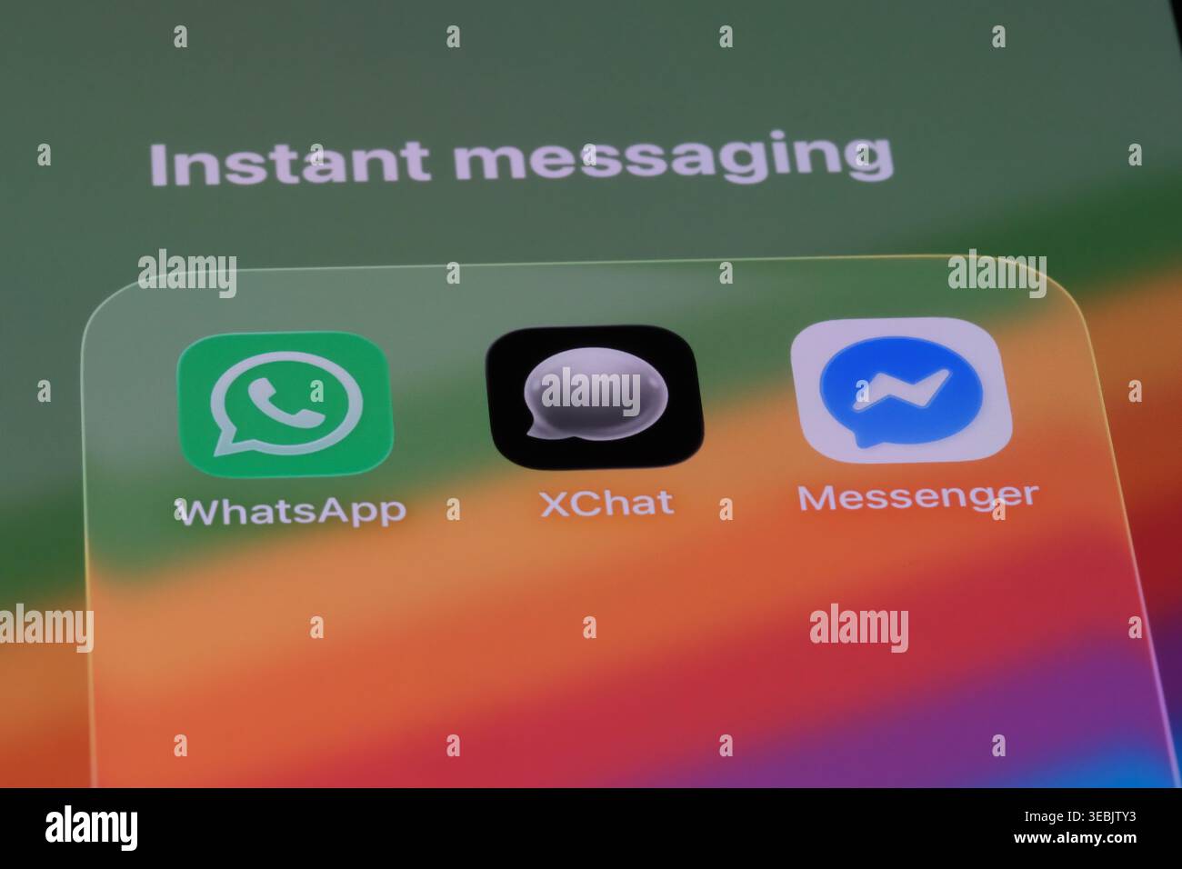 Shanghai, Cina-26 aprile 2026: Icone delle app XChat, WhatsApp e Messenger. Applicazioni di messaggistica istantanea Foto Stock