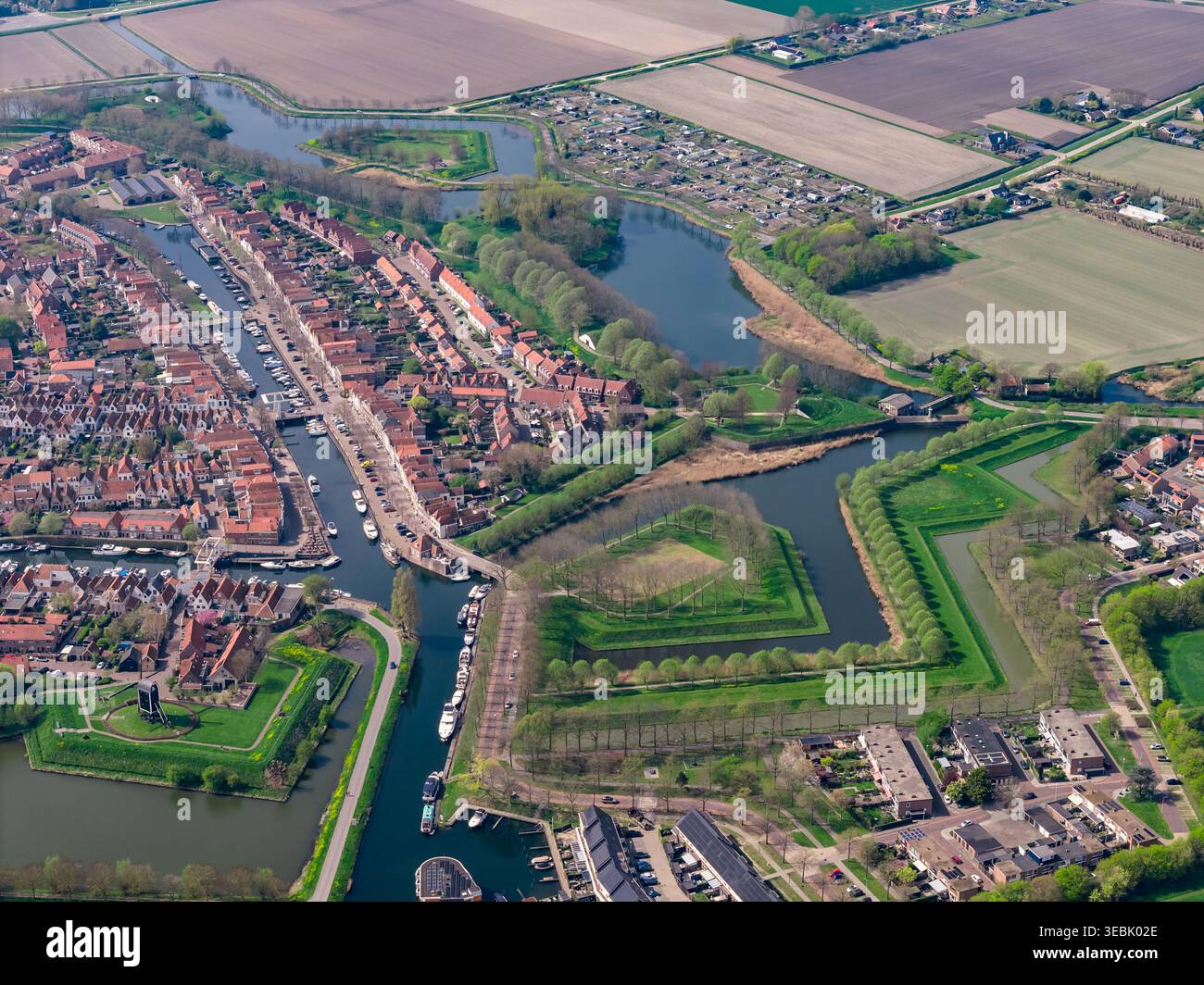 Brielle Star Fortress Harbor Canal Bastions Windmill Rampart Aerial Netherlands Fortification Olanda meridionale Foto Stock