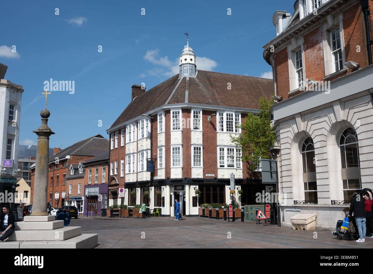 Vista verso High Cross Street e High Street, Leicester, Leicestershire, Inghilterra, Regno Unito Foto Stock