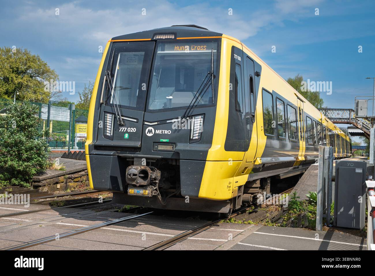 LA METROPOLITANA British Rail Class 777 è una classe di treni elettrici per passeggeri a più unità presso la stazione di Maghull sulla rete Merseyrail. Foto Stock