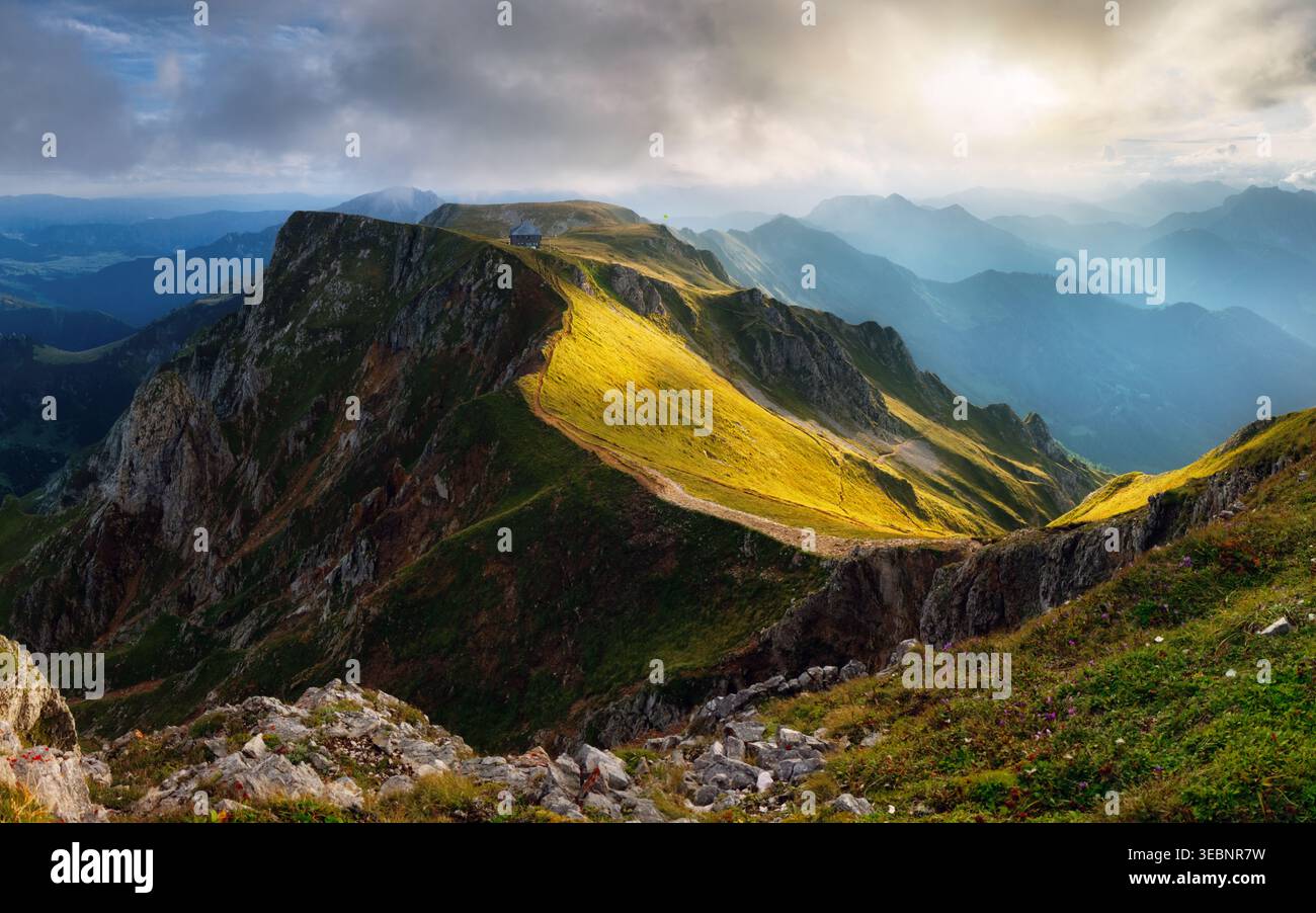 Estate a Eisenerzer Alpen in Austria Stiria, panorama montano a Reichensteinhutte Foto Stock