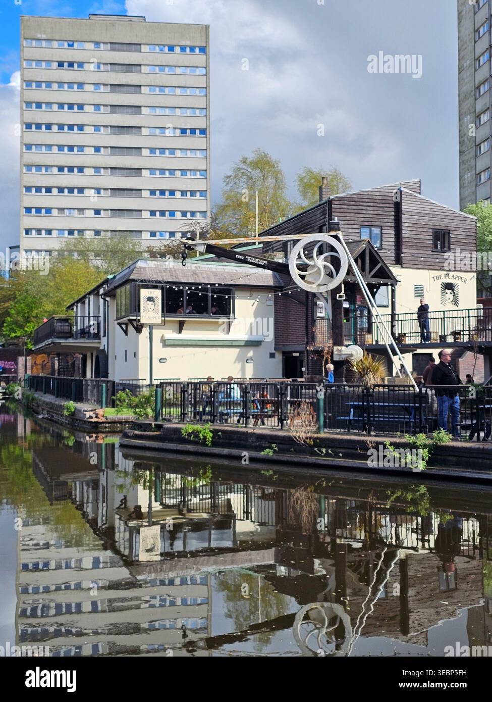 The Flapper, un pub sul canale nel centro di Birmingham Foto Stock