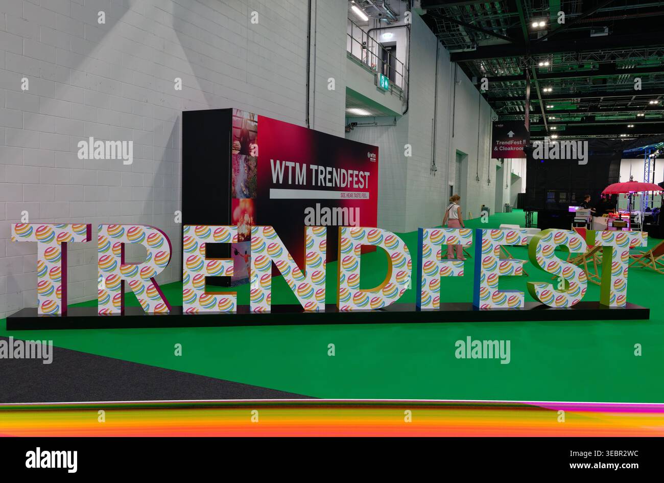 Area di sosta Trendfest presso la fiera World Travel Market, il centro Excel, i Docklands di Londra Foto Stock