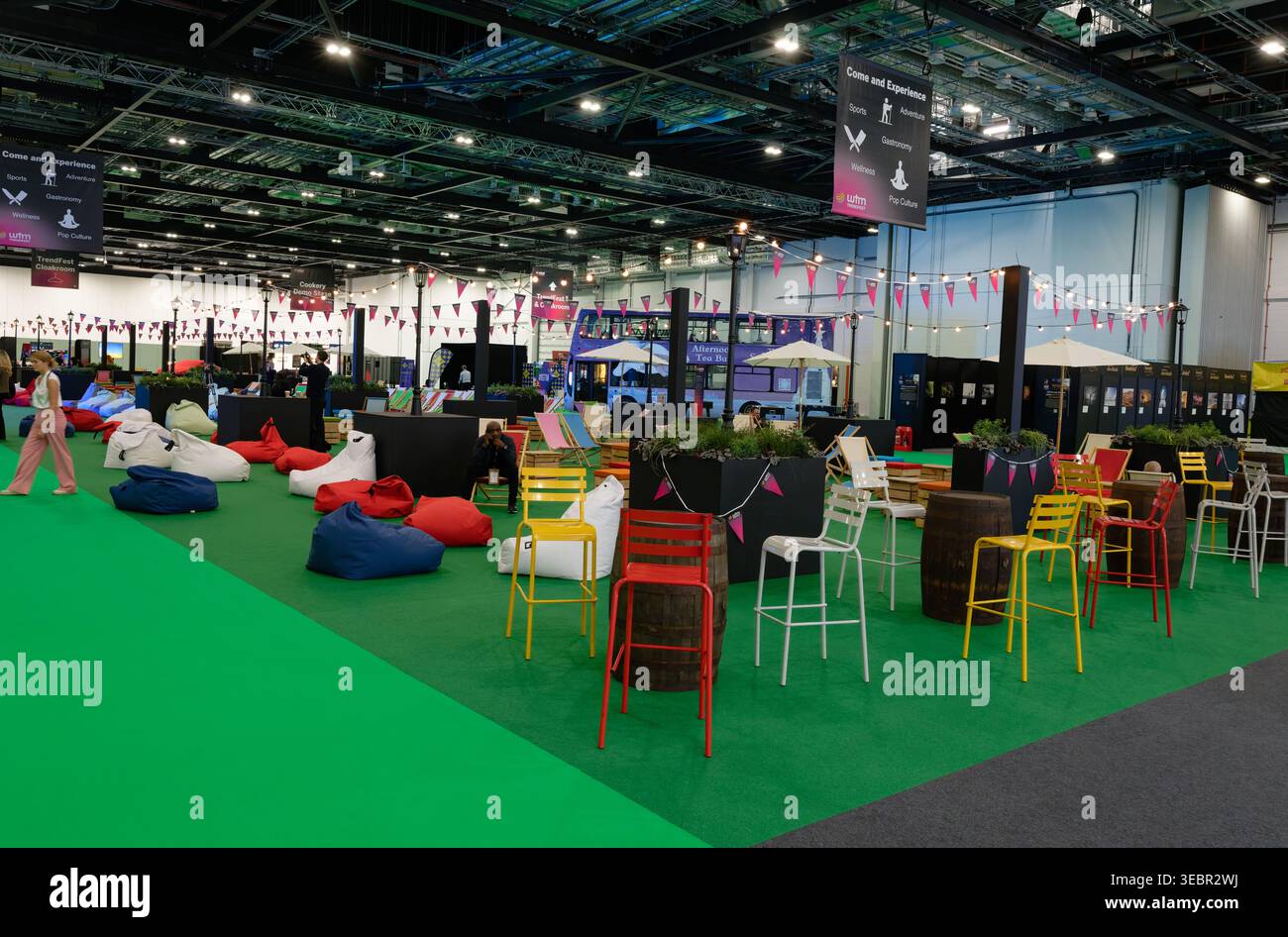 Area di sosta Trendfest presso la fiera World Travel Market, il centro Excel, i Docklands di Londra Foto Stock
