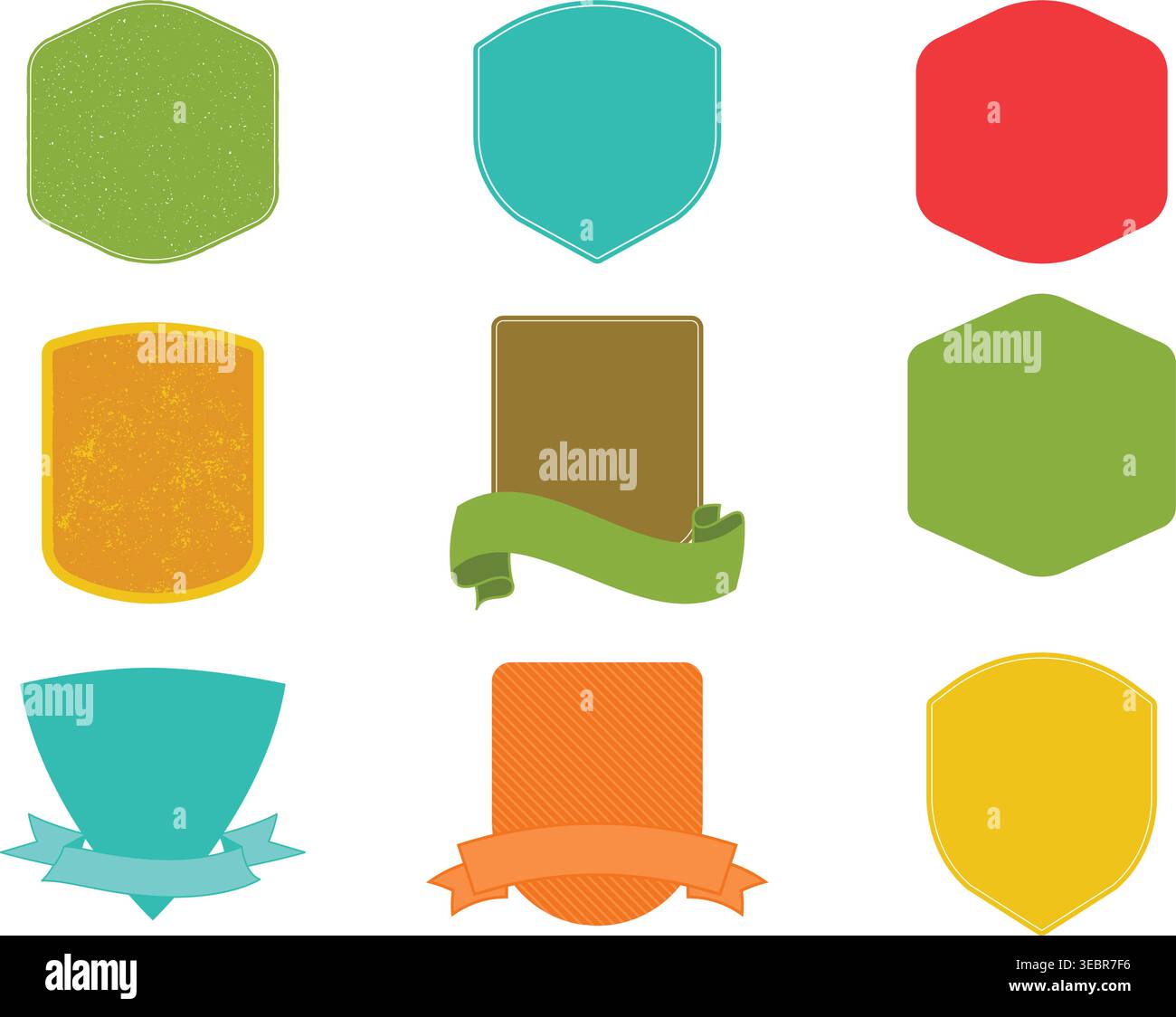 Set di distintivi scudi colorati e modelli di emblema vuoti Illustrazione Vettoriale