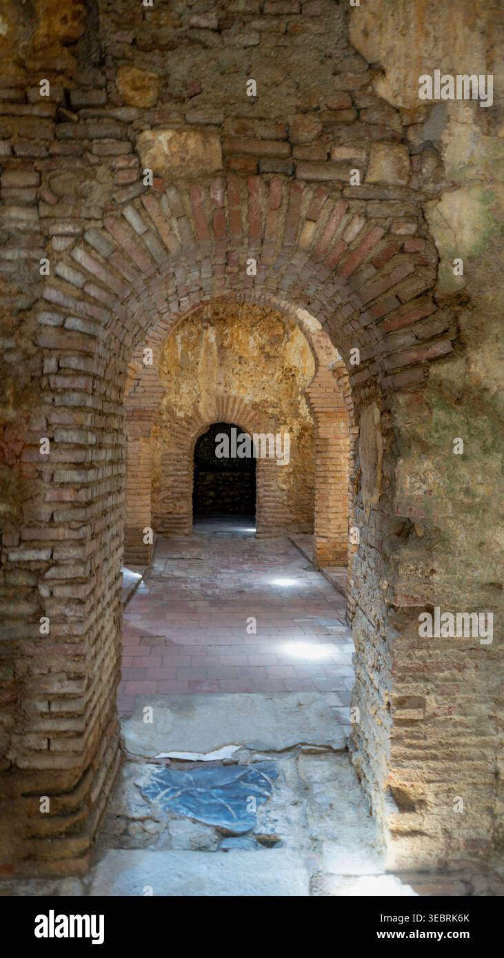 L'interno delle vecchie terme arabe nella città di Ronda, Spagna Foto Stock