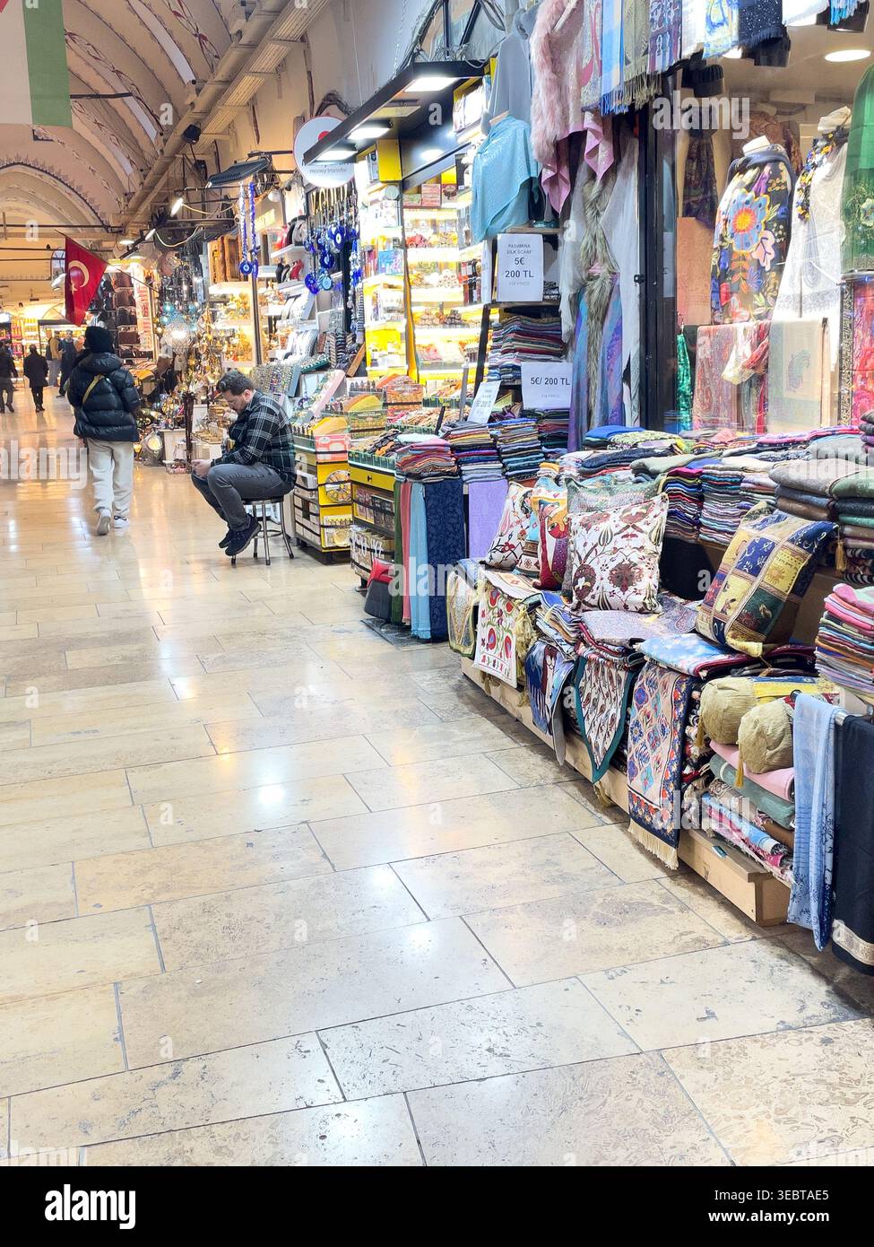 Istanbul , Turchia , 23 dicembre 2025 , il Gran Bazar di istanbul, Turkiye, il più antico e popolare Bazar di istanbul Foto Stock