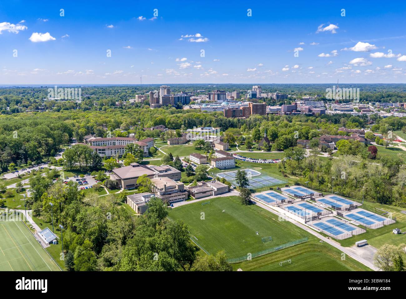 Campi di atletica aerea del campus di Goucher College campi da tennis Towson Skyline Maryland Spring University Foto Stock