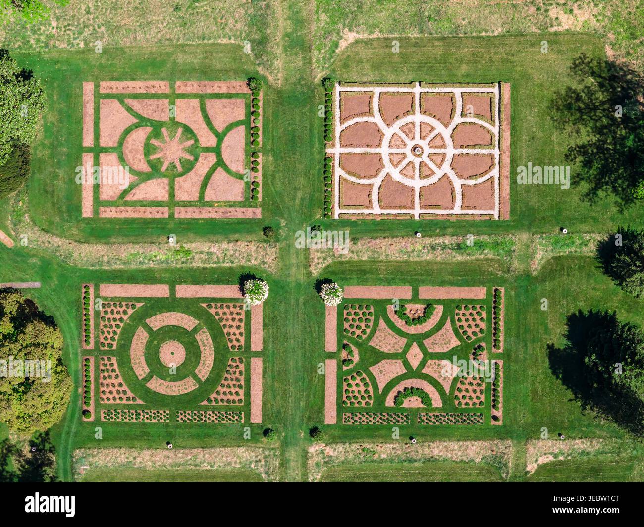 Vista aerea dall'alto verso il basso del sito storico nazionale di Hampton, quattro letti Parterre formali con intricati motivi geometrici del giardino Foto Stock