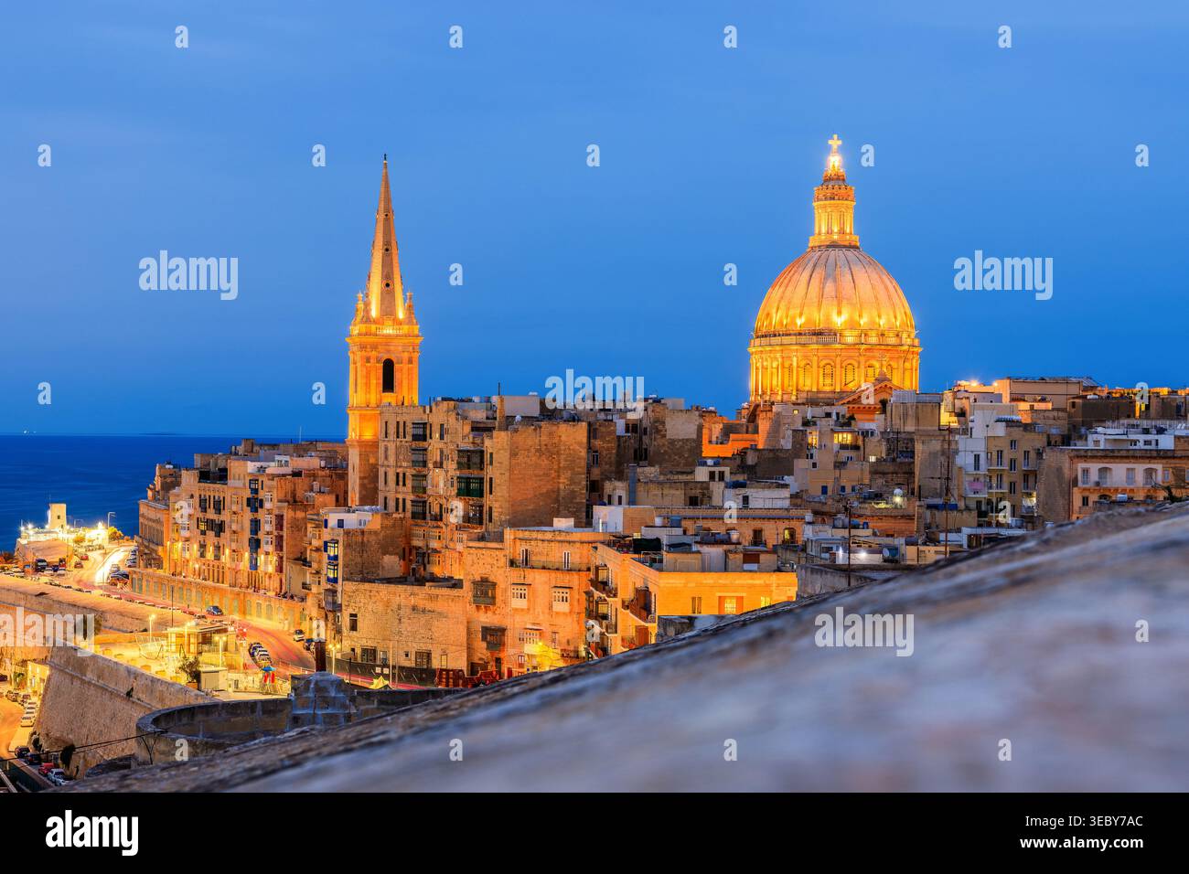 La Valletta, Malta. Chiesa di nostra Signora del Monte Carmelo e Pro-Cattedrale Anglicana di San Paolo. Foto Stock