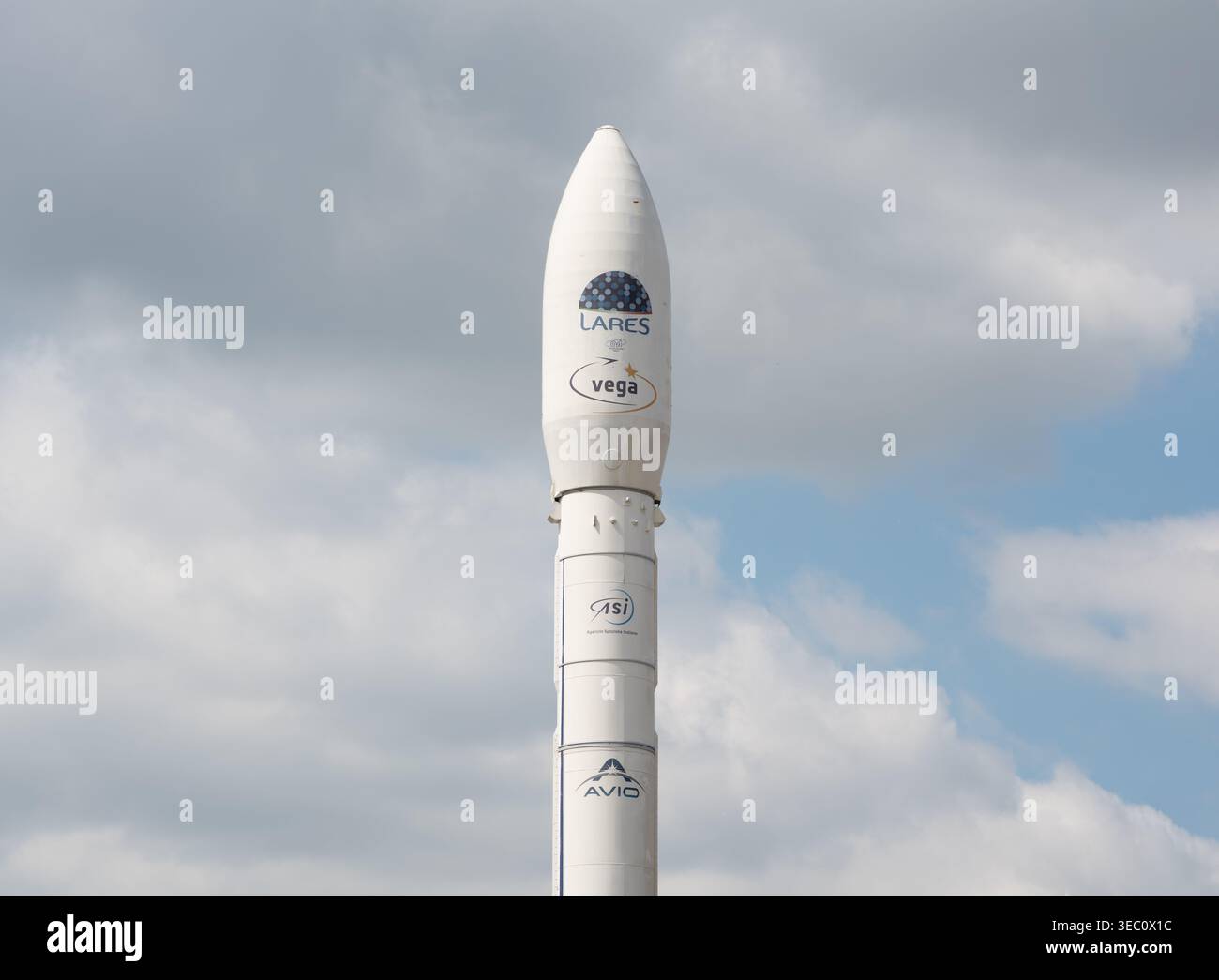 Un veicolo di lancio non riutilizzabile per razzi Vega sviluppato da Avio e gestito da Arianespace per l'Agenzia spaziale europea Foto Stock
