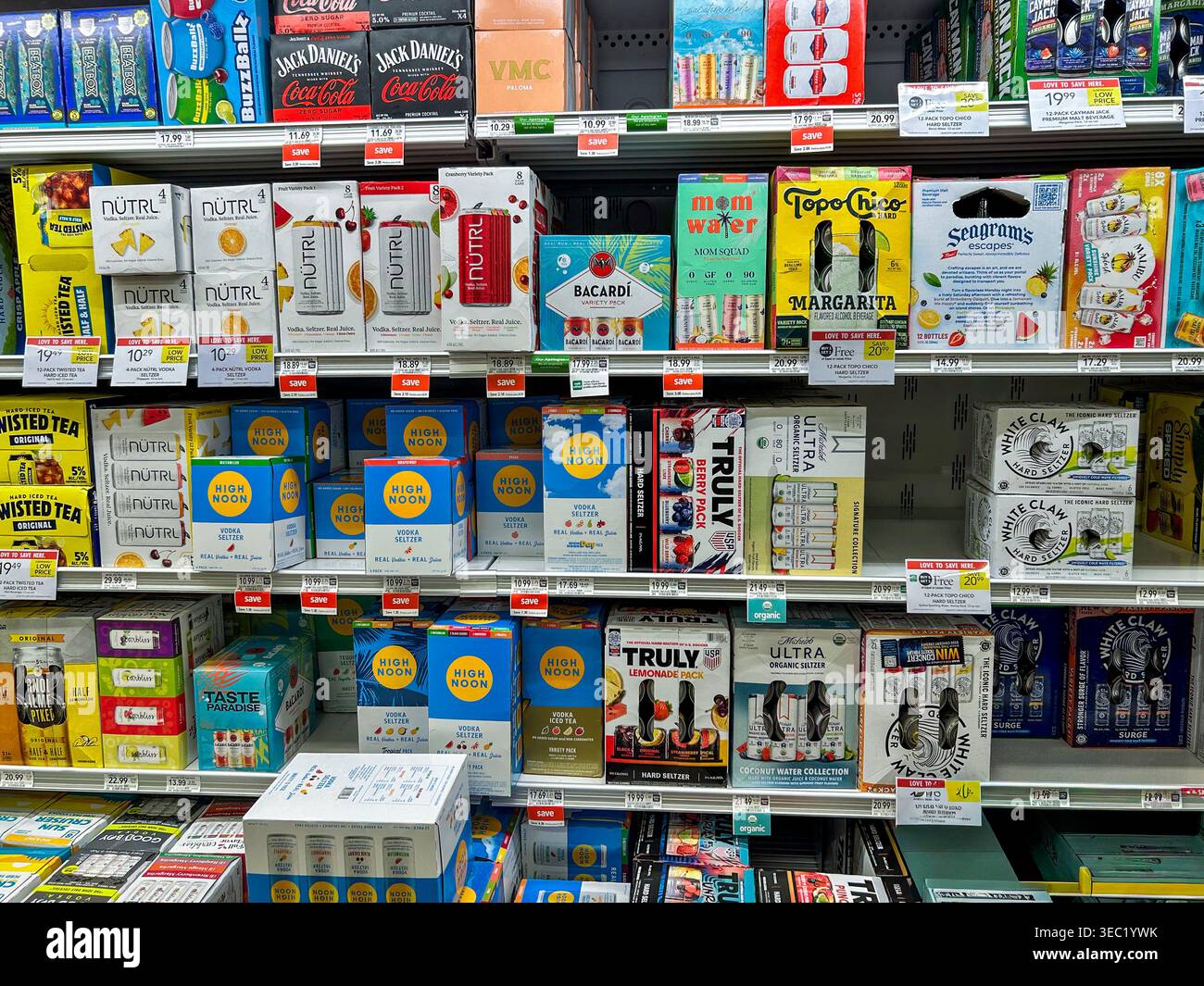 Sarasota, Florida, Close Up View, all'interno, American Supermarket, periferia, scaffali, vendita al dettaglio moderna, alcol in confezioni Foto Stock
