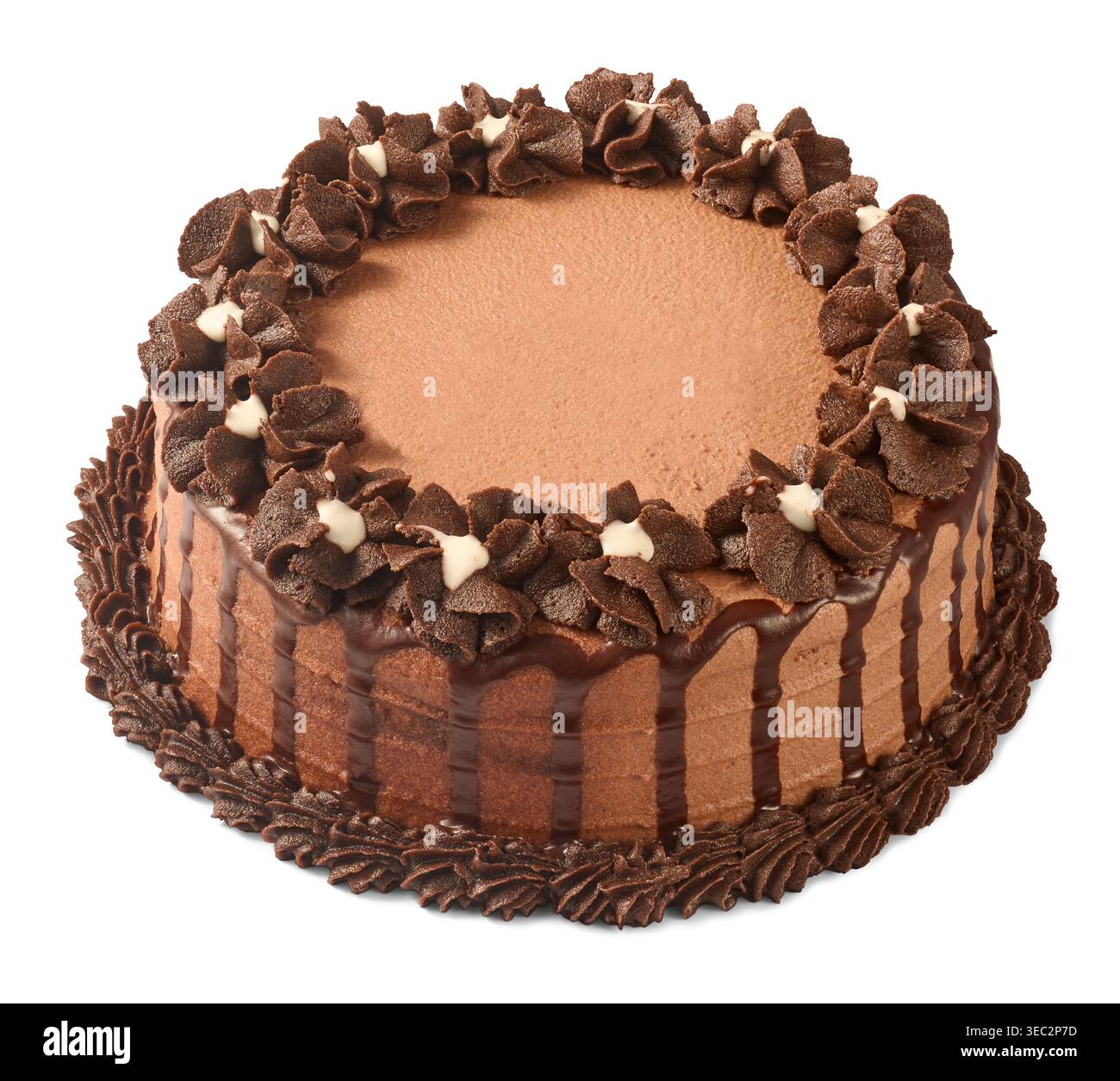 torta rotonda con strato di cioccolato con glassa marrone e gocciolamento su sfondo bianco isolato, decorata con rosette, vista dall'alto con spazio per copiare Foto Stock