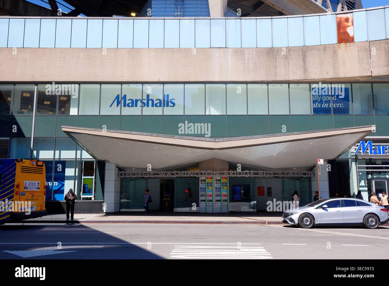 Stazione degli autobus George Washington Bridge, New York, New York, New York. Esterno di un terminal degli autobus intercity a Washington Heights, Hudson Heights a Manhattan. Foto Stock