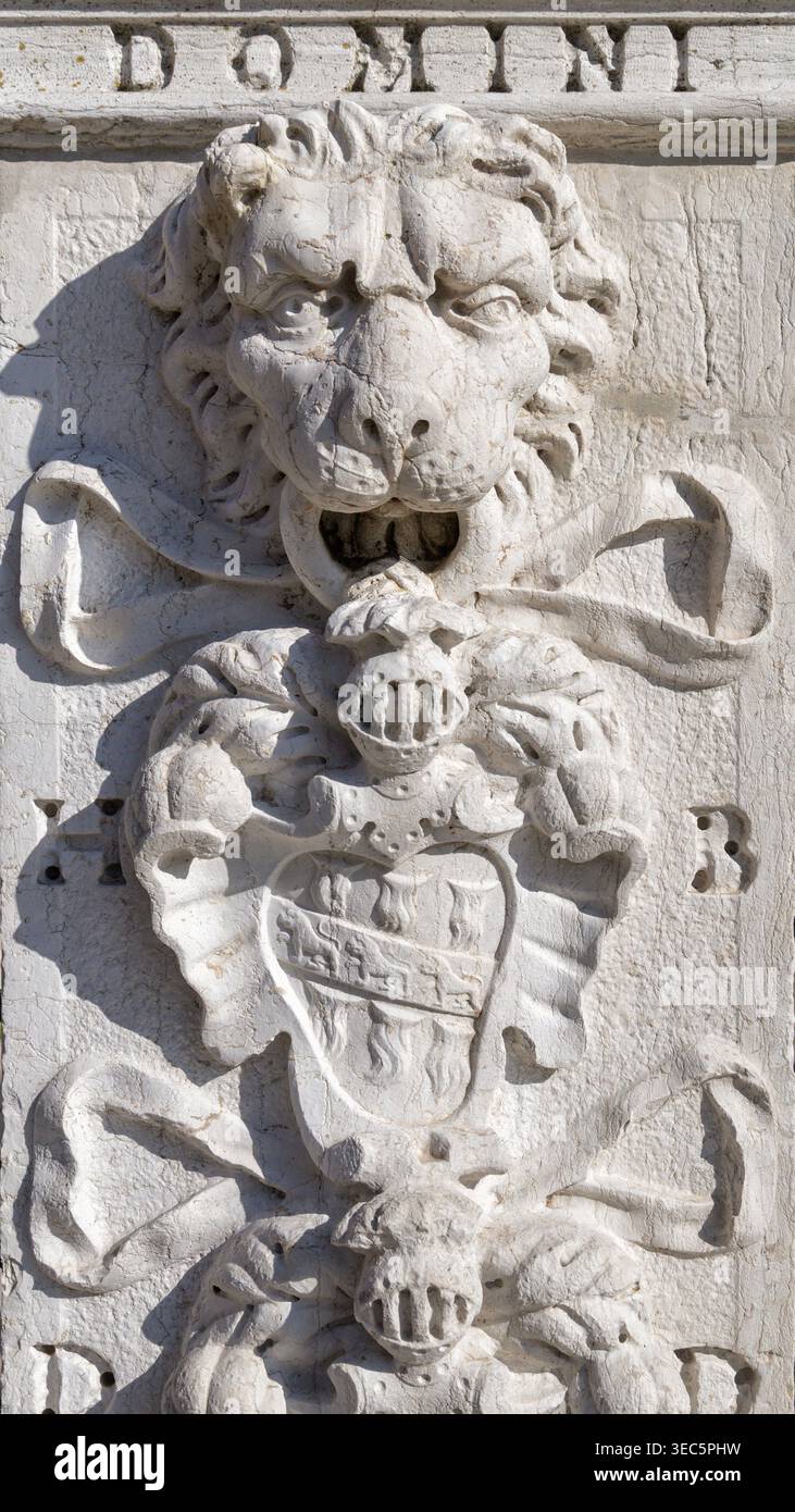 Venezia, Italia, leone storico di Piraeus all'Arsenale di Venezia, un'antica scultura di leone in marmo portata dalla Grecia nella città. Foto Stock