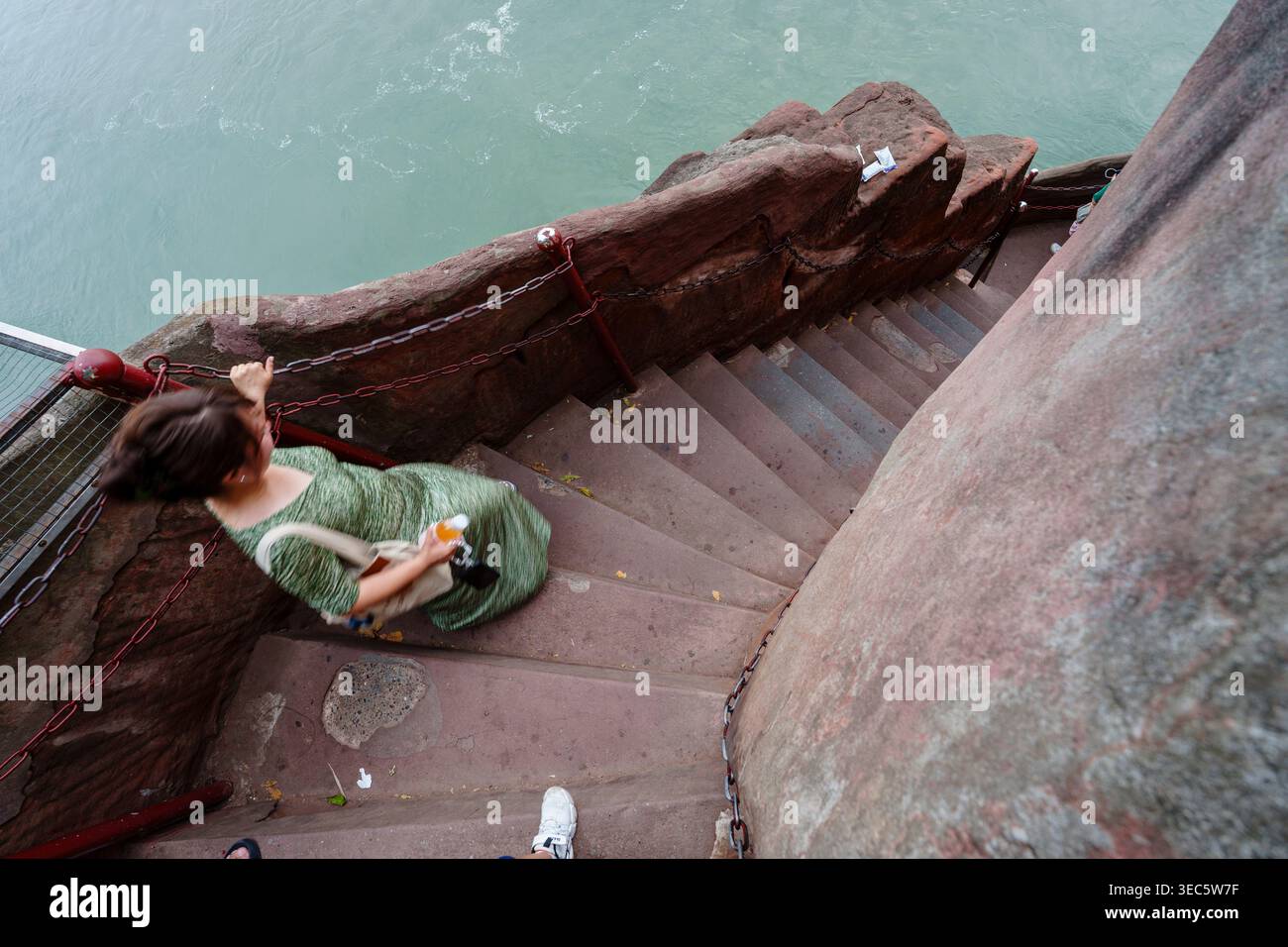 Scale che conducono al grande Buddha, al Parco del grande Buddha di Leshan, Leshan, Sichuan, Cina, Asia Foto Stock