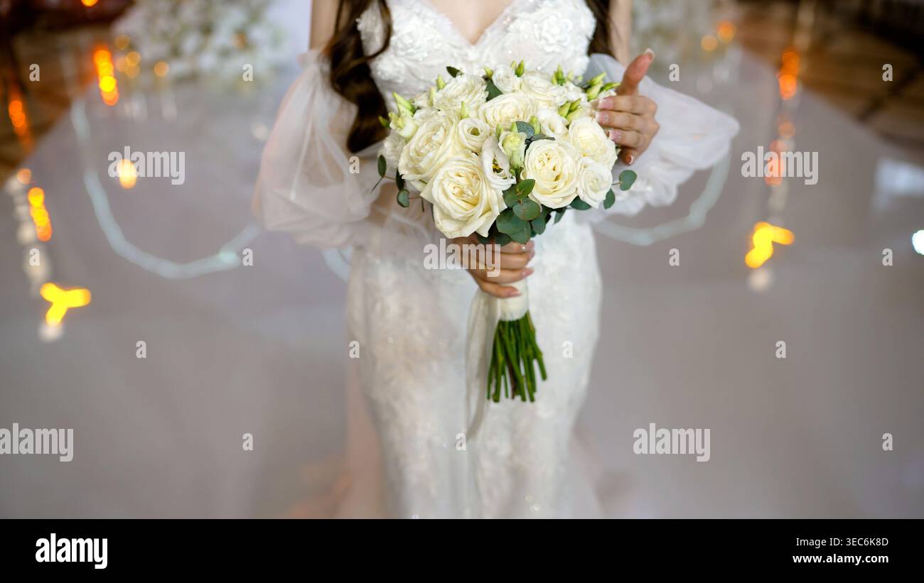Mazzo di rose bianche per matrimoni Foto Stock