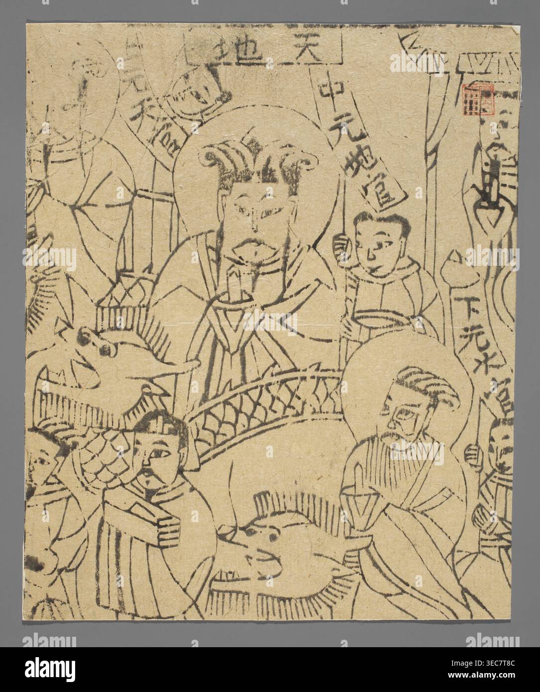 Dio del cuore e della casa; creatore sconosciuto; cinese; arte cinese; foto di capodanno nianhua; inizio XX secolo; Shandong; stampa grafica; grafica; altezza 22,0 cm; larghezza 18,0 cm, Un foglio di carta beige con disegni a linee di inchiostro nero mostra un gruppo di figure umane che indossano abiti e copricapi, alcune con aloni circolari dietro la testa. Diverse figure contengono bastoni o oggetti e una figura sembra contenere una casella rettangolare. Ci sono teste di animali stilizzate e un motivo a scala di pesce a motivi geometrici incorporati nella composizione. Il disegno include linee nere in grassetto e sottili con aree di Foto Stock