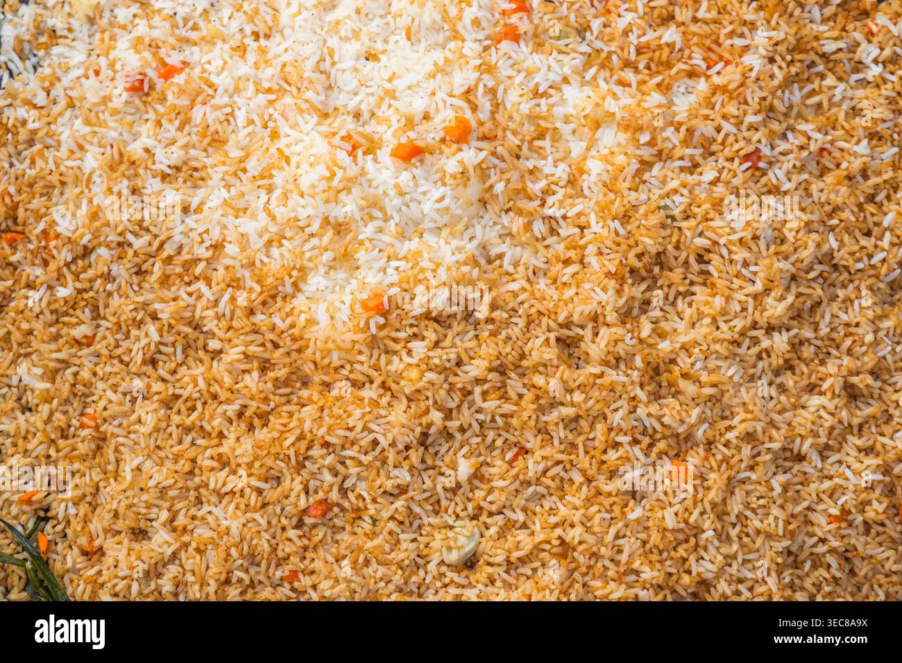 Immagine full-frame piena di riso fritto Foto Stock