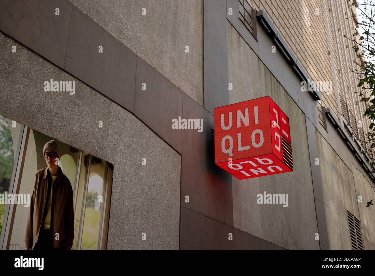 Logo Uniqlo retail Storefront a Tokyo, Giappone Foto Stock