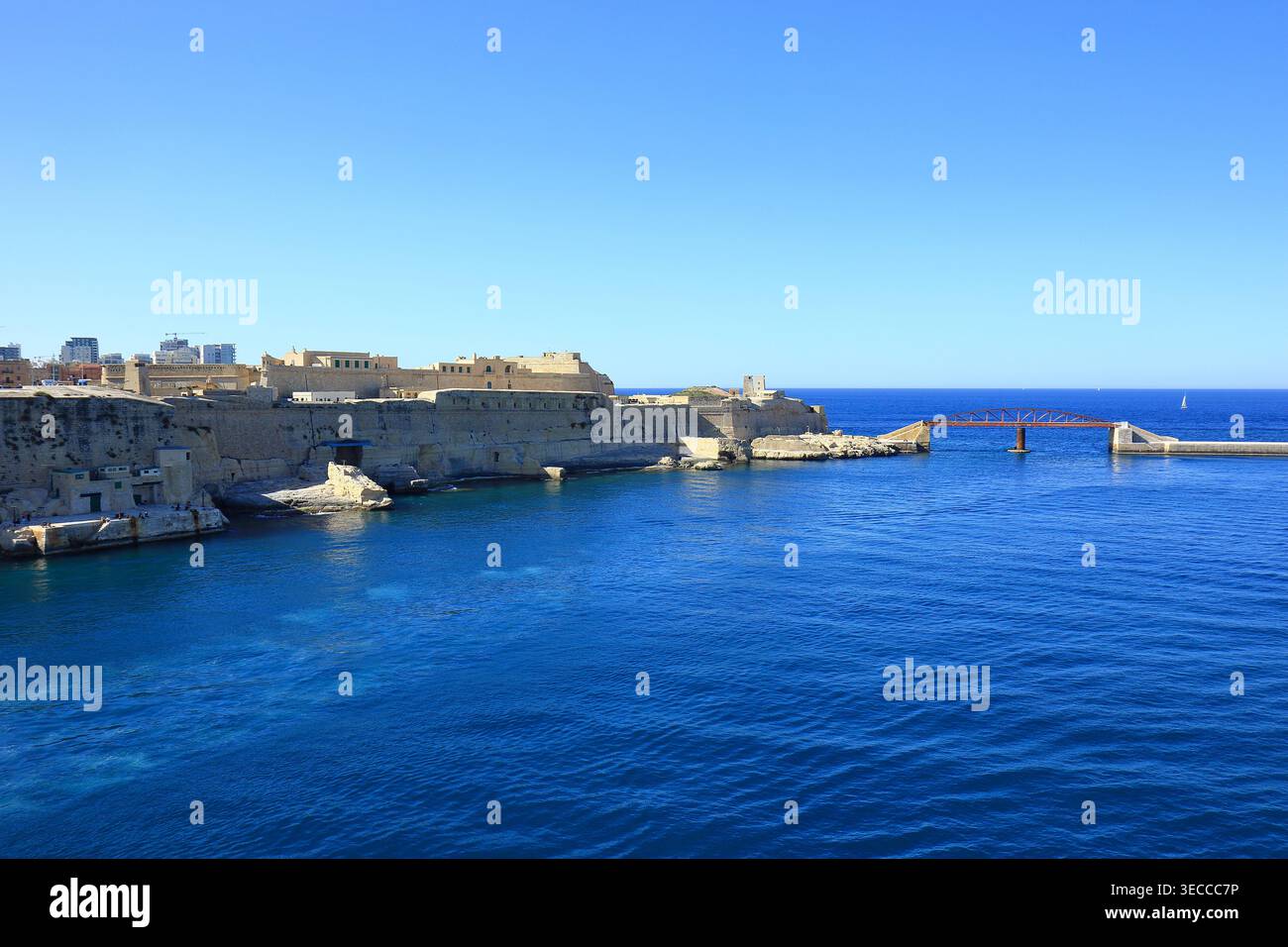 Bastione di Abercrombies e Ponte di Sant'Elmo all'ingresso del Porto grande a la Valletta Foto Stock