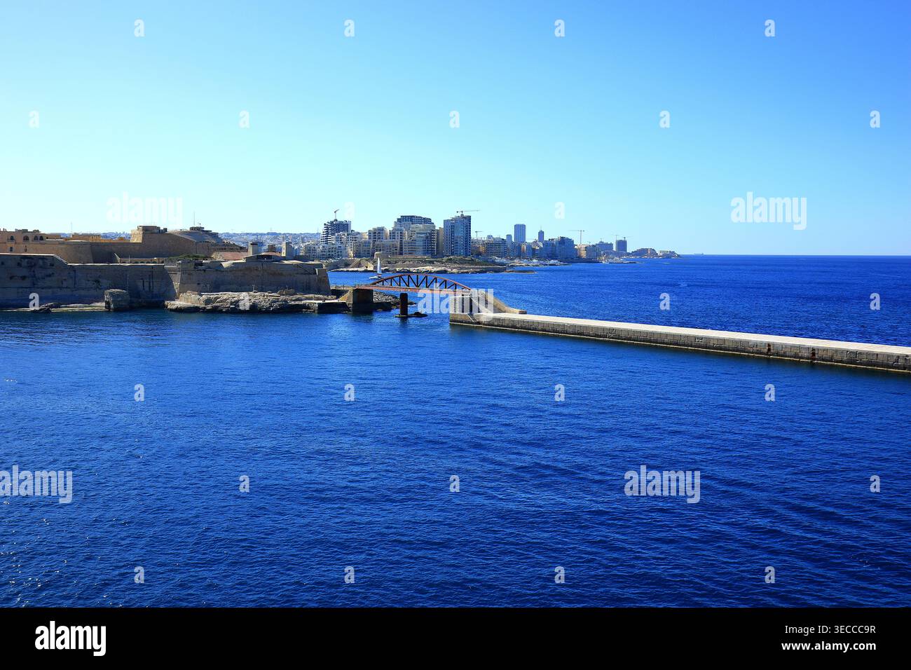 Una vista panoramica del Ponte di Sant'Elmo e del Bastione delle Balls Foto Stock