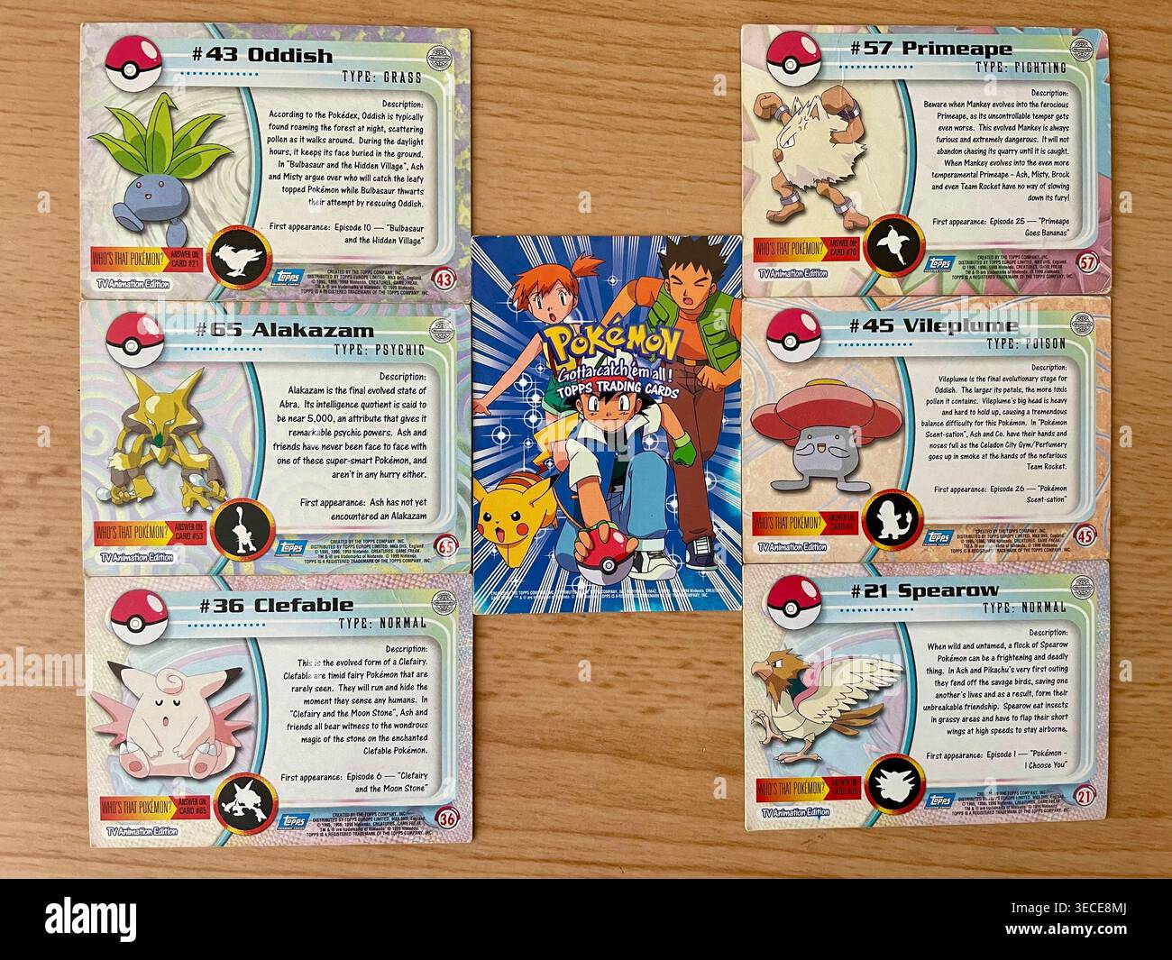 Carte collezionabili Pokémon Topps vintage 1999 della serie "il primo film" - Immagine stock catturata con smartphone