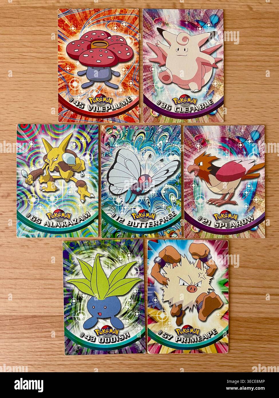 Carte collezionabili Pokémon Topps vintage 1999 della serie "il primo film" - Immagine stock catturata con smartphone