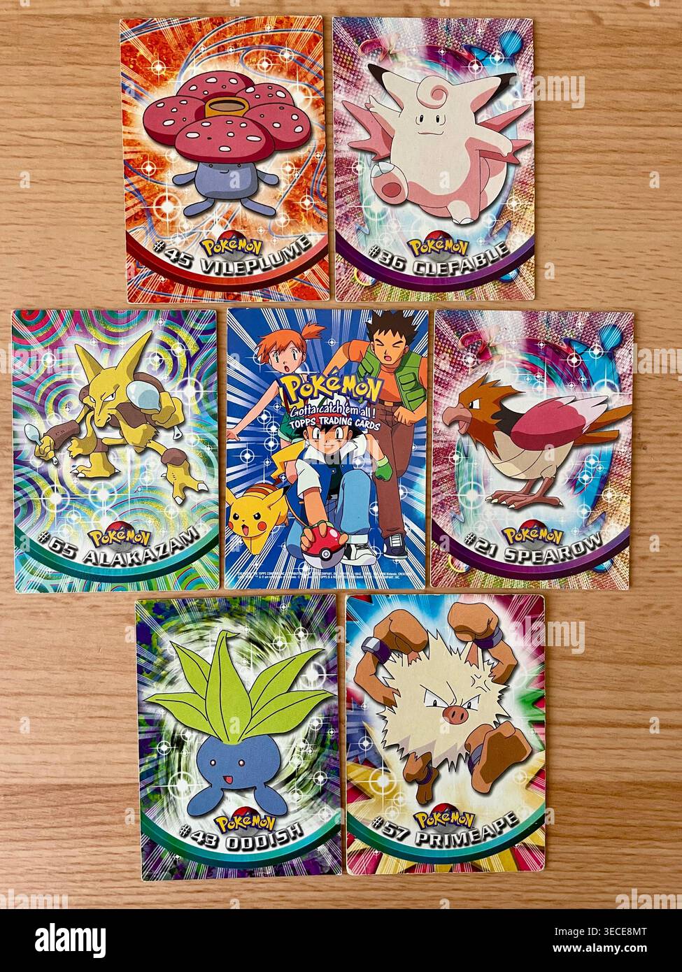 Carte collezionabili Pokémon Topps vintage 1999 della serie "il primo film" - Immagine stock catturata con smartphone