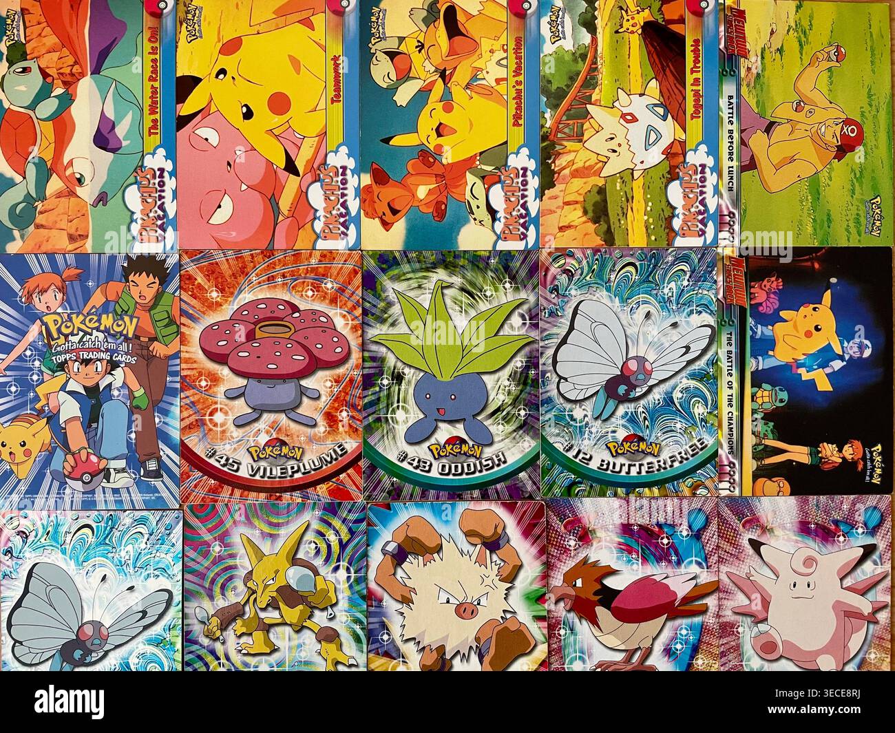 Carte collezionabili Pokémon Topps vintage 1999 della serie "il primo film" - Immagine stock catturata con smartphone