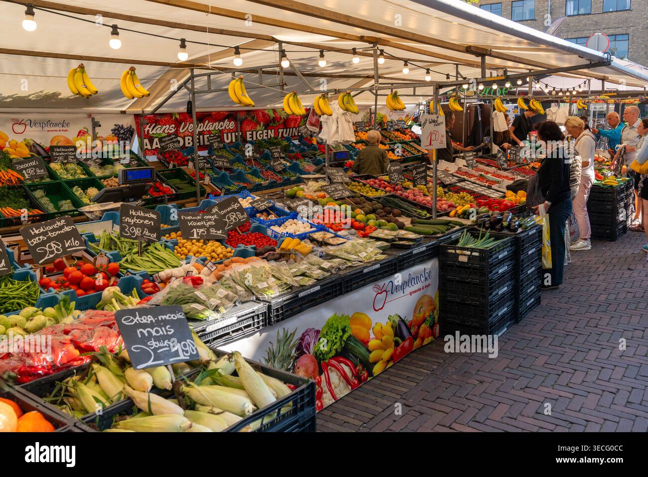 Leiden, Paesi Bassi – 21 settembre 2024 - Leiden Saturday Market Activity Foto Stock