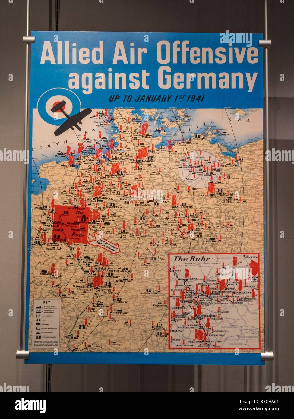 Poster "Allied Air Offensive Against Germany", Silverstone Museum, Silverstone Circuit, Silverstone, Towcester UK. Foto Stock