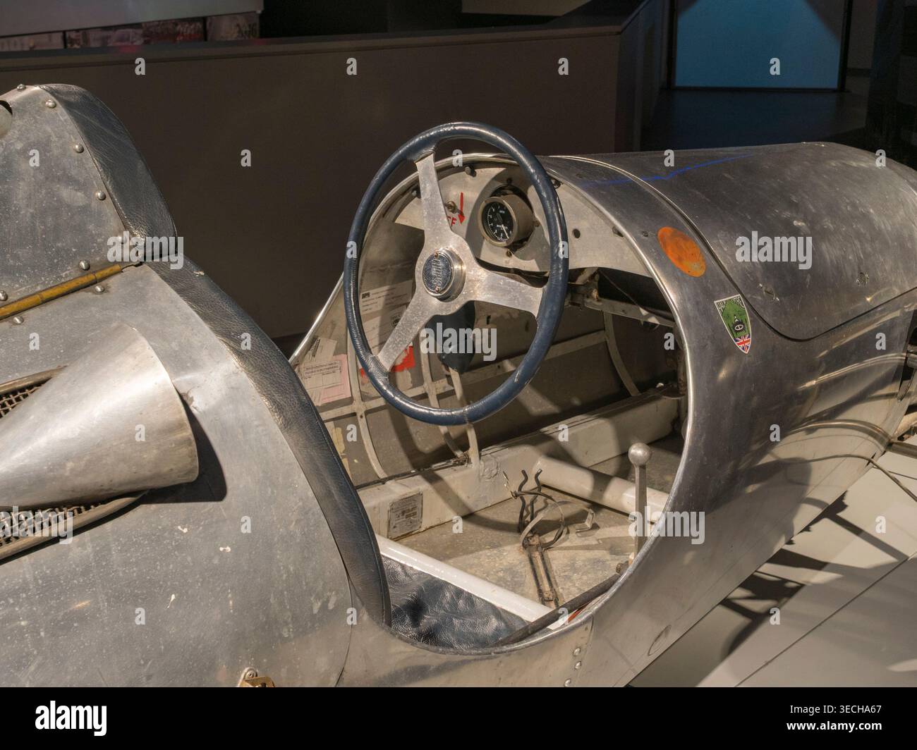 Volante e conducente seduto in una Cooper Mk 2 (1948) in mostra al Silverstone Museum, Silverstone Circuit, Silverstone, Towcester, Regno Unito. Foto Stock