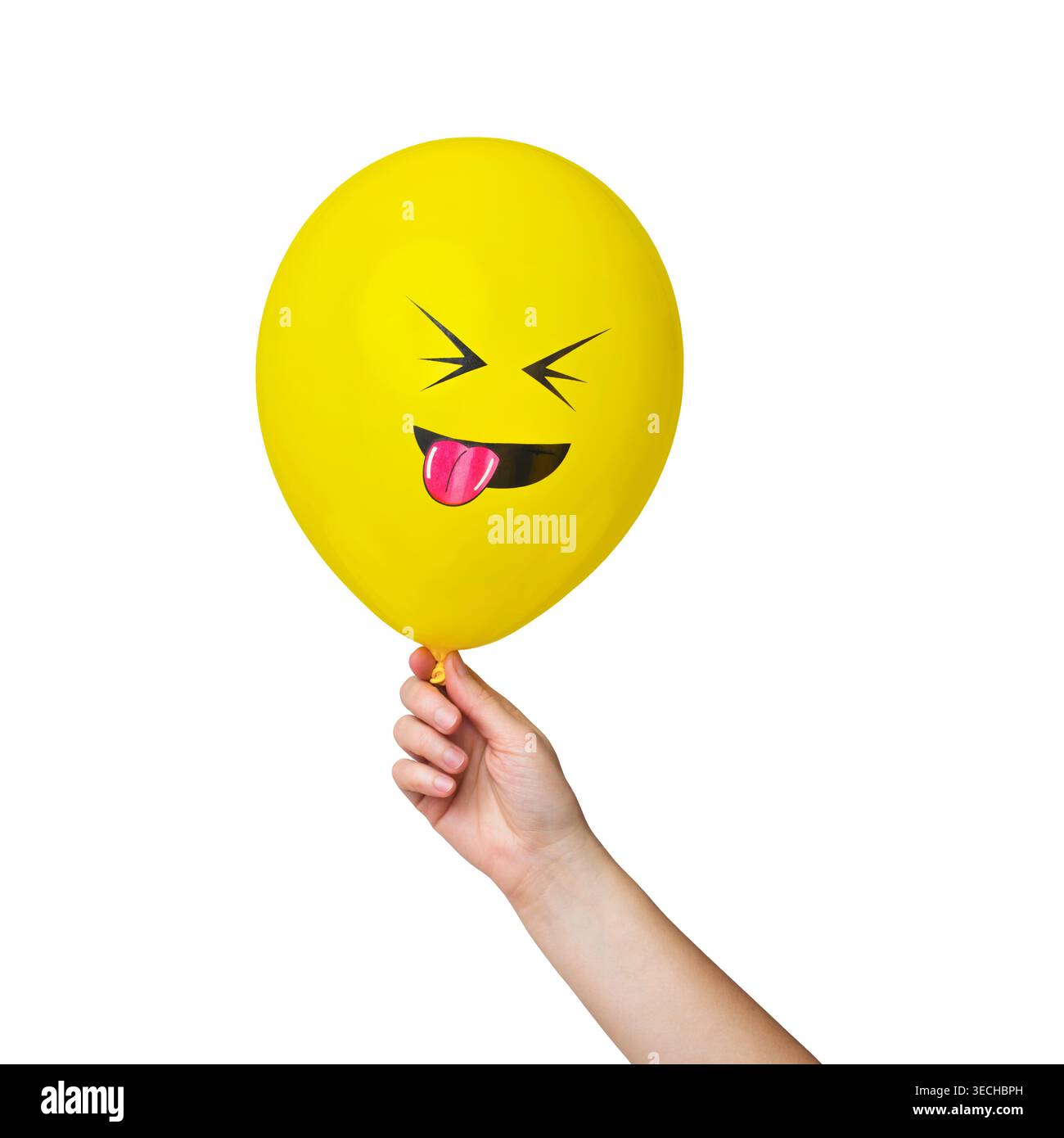 Mano che tiene in mano pallone giallo con faccia divertente isolata su sfondo bianco Foto Stock