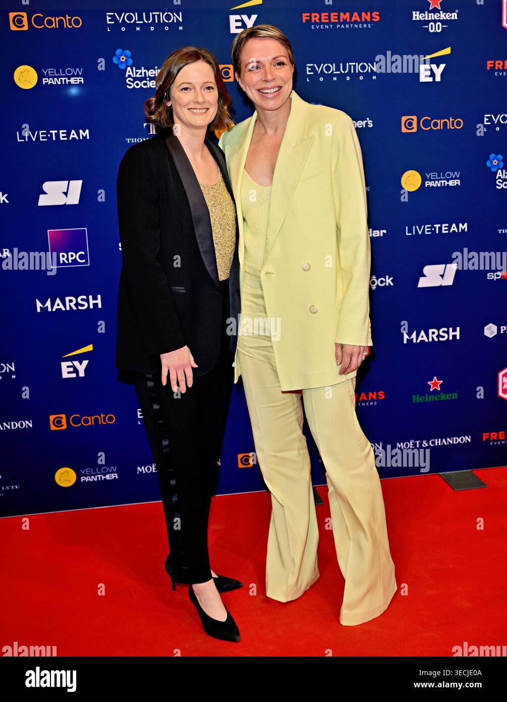 Londra, Inghilterra - aprile 30 2026: Helen Richardson-Walsh e Kate Richardson-Walsh arrivano all'Evolution London per il 25° Sport Industry Awards a Londra, Regno Unito. (Foto di 李世惠/SEE li/Picture Capital) credito: Vedi li/Picture Capital/Alamy Live News Foto Stock
