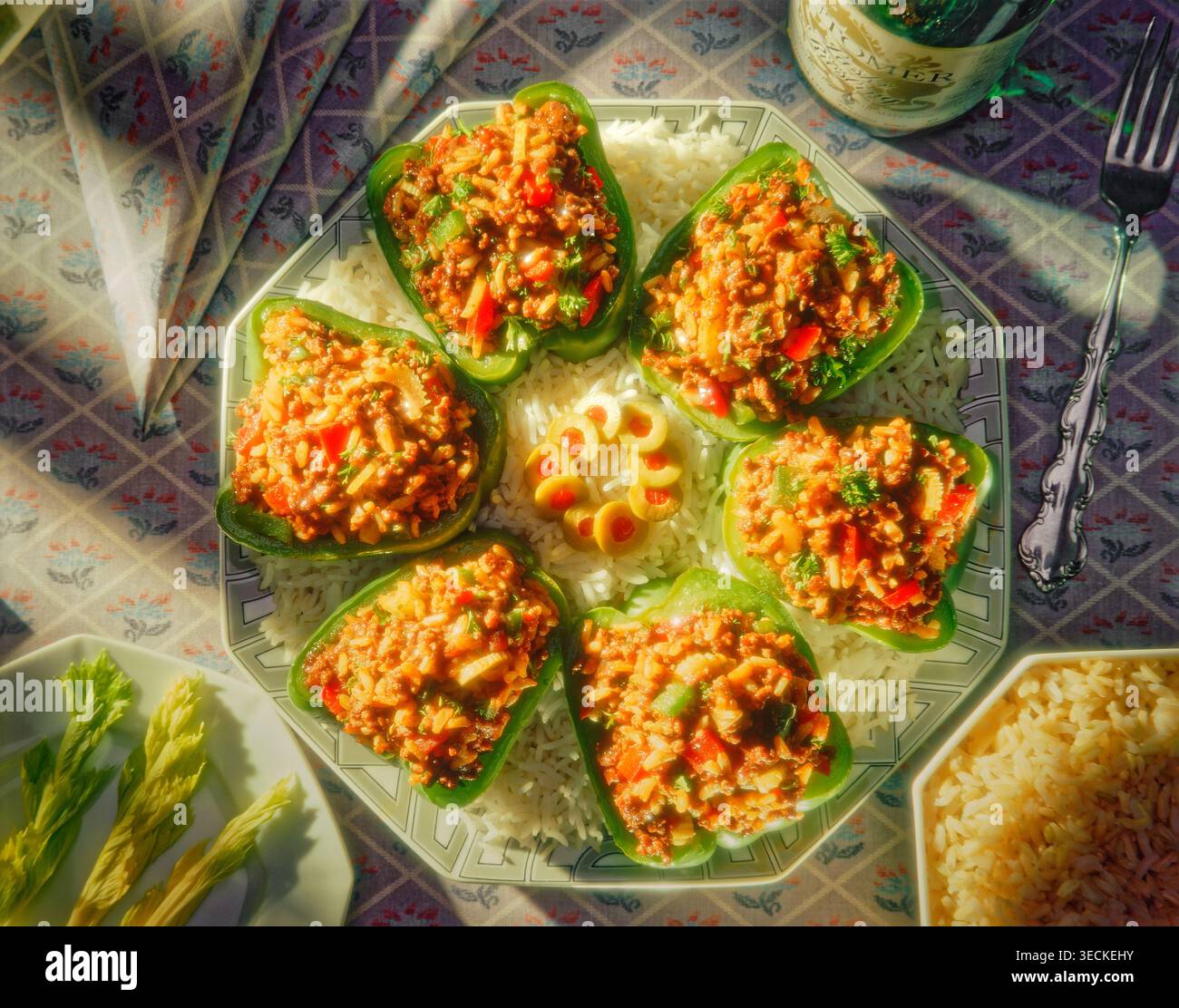 Peperoni verdi ripieni o Capsicum. Foto Stock