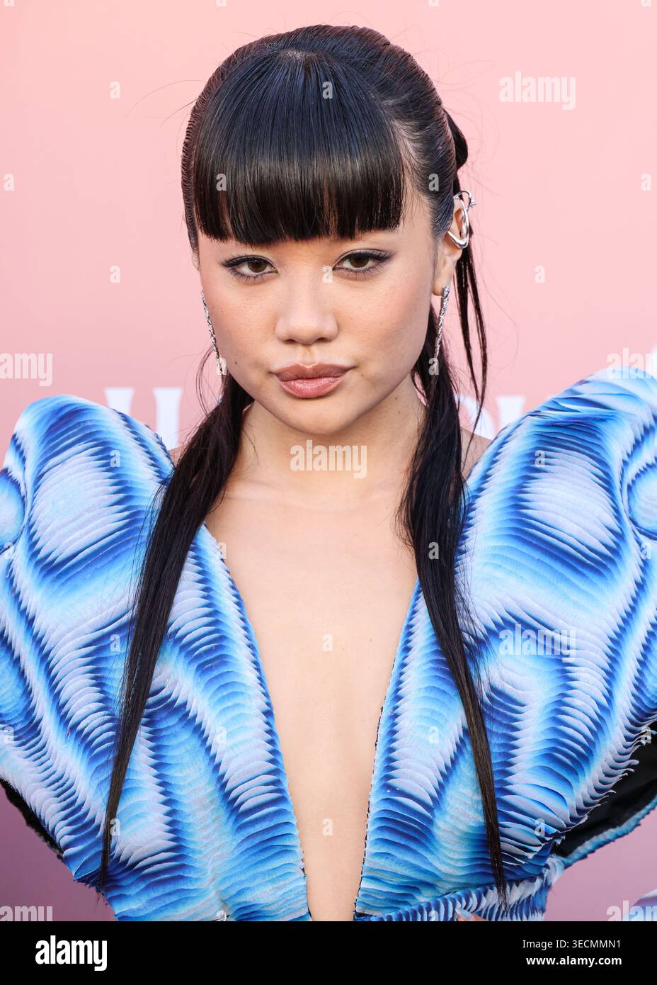HOLLYWOOD, LOS ANGELES, CALIFORNIA, Stati Uniti d'America - APRILE 29: Rei ami indossa Iris Van Herpen SS19 Couture arriva alla Billboard Women in Music del 2026 tenutasi all'Hollywood Palladium il 29 aprile 2026 a Hollywood, Los Angeles, California, Stati Uniti. (Foto di Xavier Collin/Image Press Agency) Foto Stock