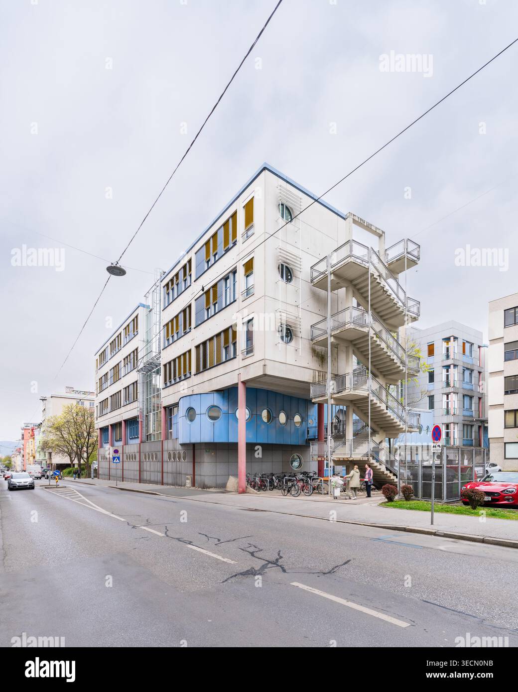Graz, Austria - Istituto di analisi e teoria dei numeri per l'Università tecnica di Graz di Günther Domenig con Hermann Eisenköck Foto Stock