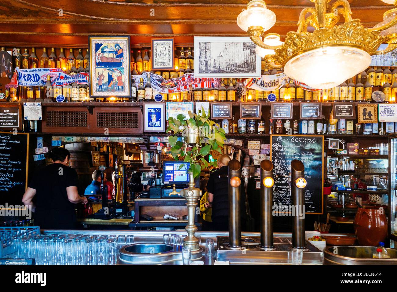Taverna tradizionale. Taberna de Miguel Sierra. Madrid, Comunidad de Madrid, Spagna, Europa. Foto Stock