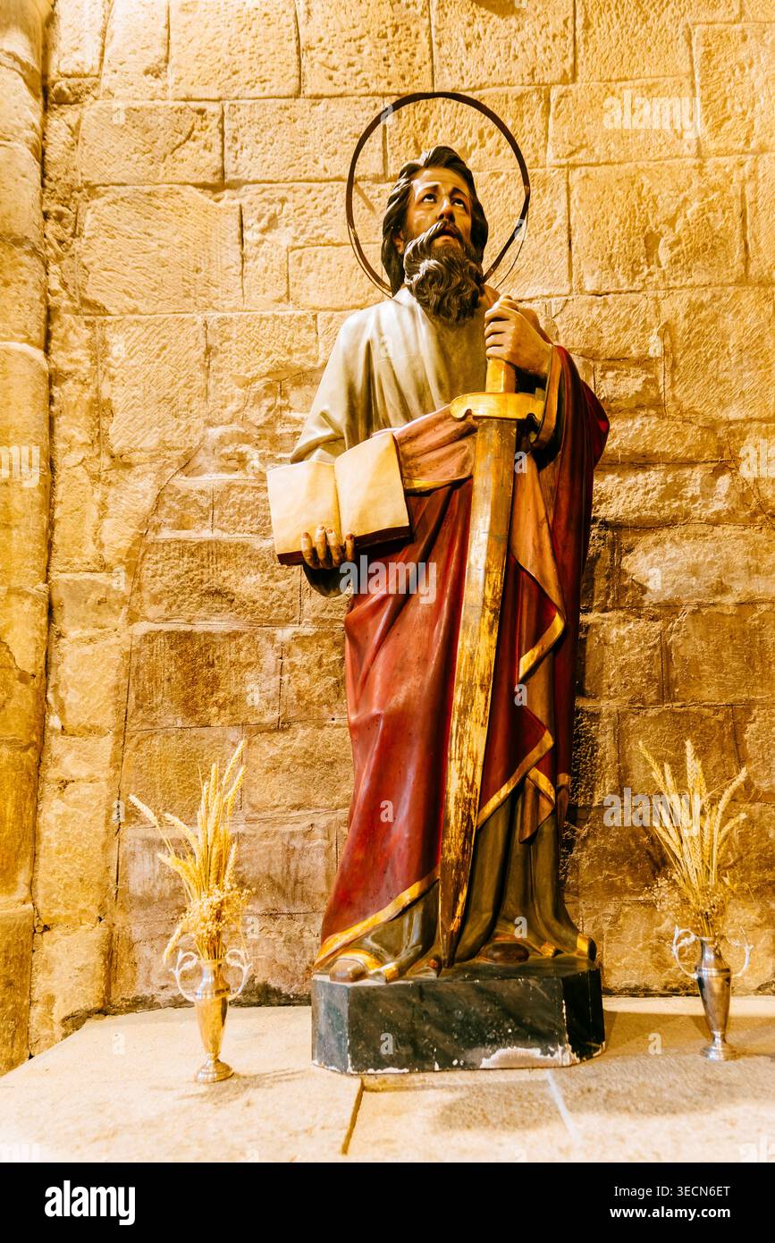 San Paolo Apostolo. L'iconografia di San Paolo Apostolo è caratterizzata dalla sua raffigurazione con una lunga barba appuntita, che riflette la saggezza e la saggezza Foto Stock
