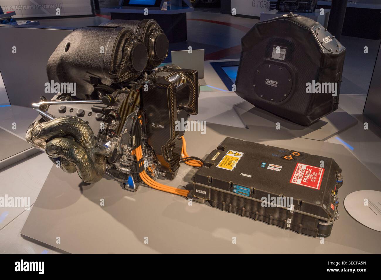 Unità di alimentazione ibrida Mercedes PU106 2016 del campionato di F1 2016, Museo di Silverstone, Circuito di Silverstone, Silverstone, Towcester UK. Foto Stock