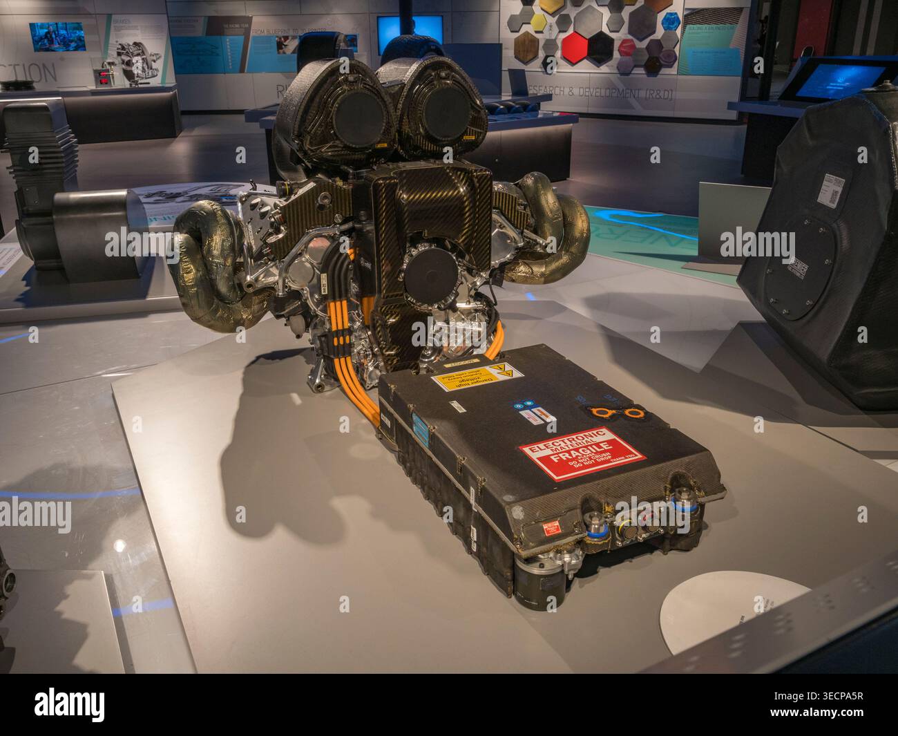 Unità di alimentazione ibrida Mercedes PU106 2016 del campionato di F1 2016, Museo di Silverstone, Circuito di Silverstone, Silverstone, Towcester UK. Foto Stock