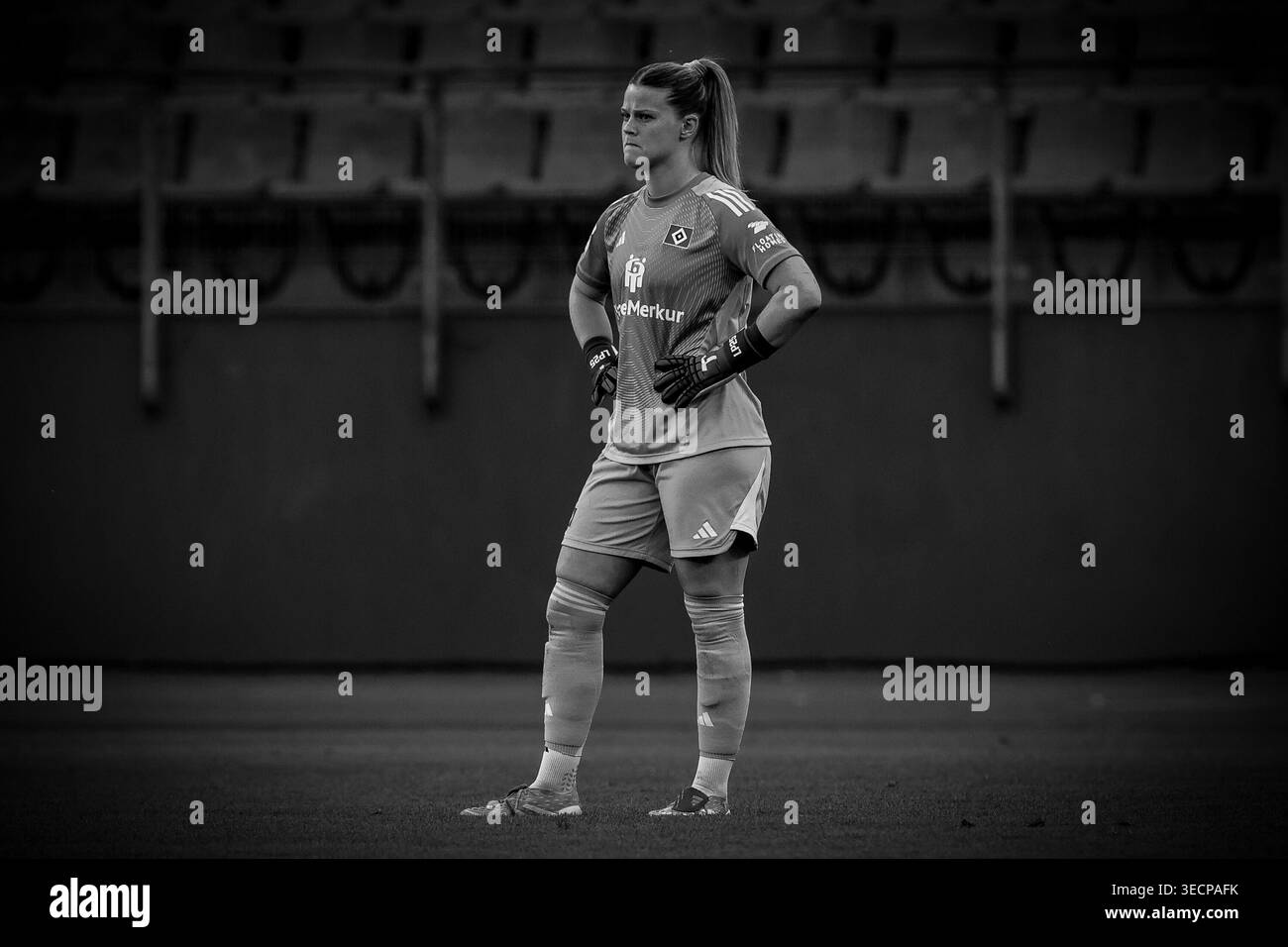 Lea Paulick (portiere, portiere, HSV Hamburg, HSV Hamburg, 25) in bianco e nero, Feature, LE LINEE GUIDA DFB VIETANO L'USO DI FOTO COME SEQUENZE E/O SERIE DI FOTO DI TIPO VIDEO. LE NORMATIVE DFB VIETANO QUALSIASI USO DI FOTOGRAFIE COME IMMAGINI Foto Stock