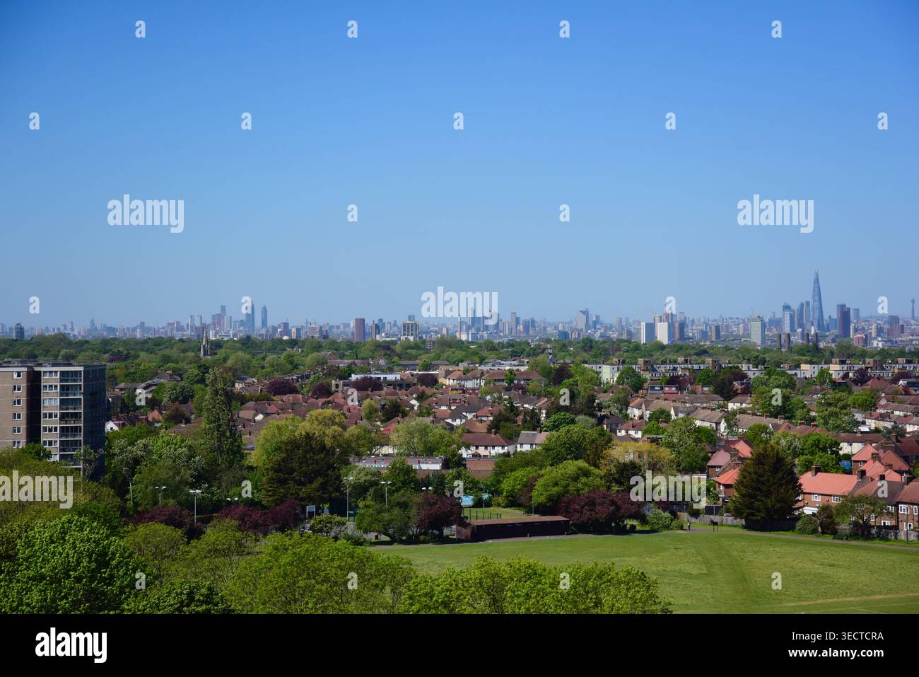 Vista panoramica di Londra dalla cima di un condominio a Woolwich, Londra Foto Stock