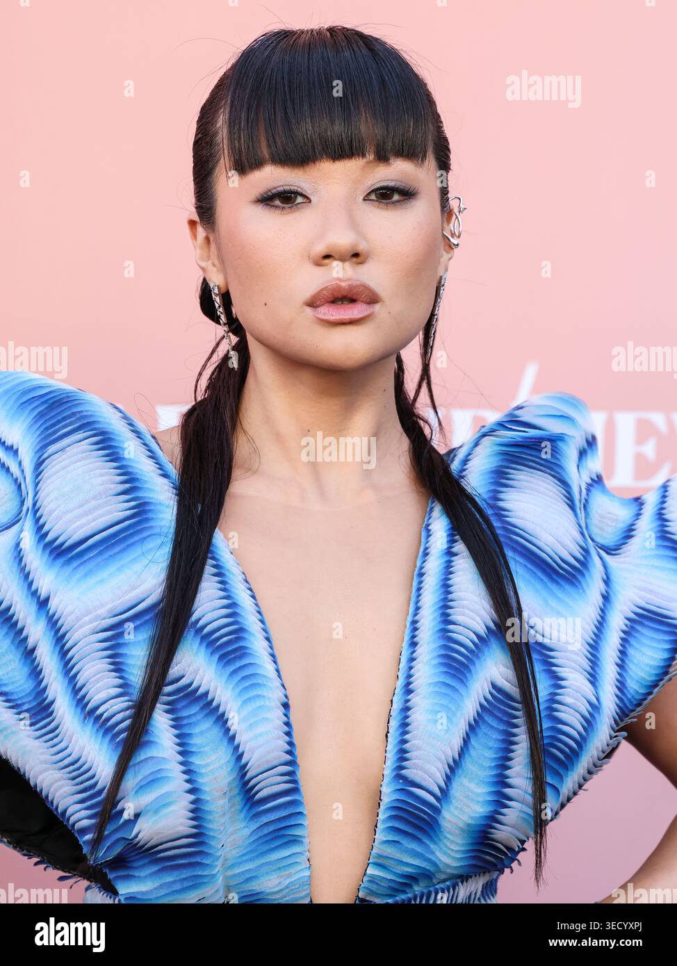 HOLLYWOOD, LOS ANGELES, CALIFORNIA, Stati Uniti d'America - APRILE 29: Rei ami indossa Iris Van Herpen SS19 Couture arriva alla Billboard Women in Music del 2026 tenutasi all'Hollywood Palladium il 29 aprile 2026 a Hollywood, Los Angeles, California, Stati Uniti. (Foto di Xavier Collin/Image Press Agency) Foto Stock
