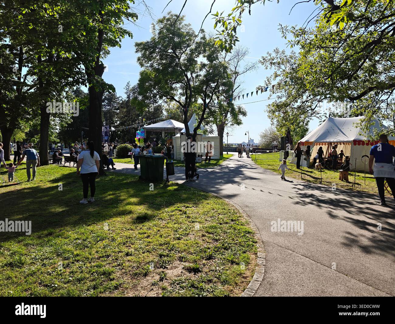 Il percorso del Sunny Park Festival offre relax Foto Stock