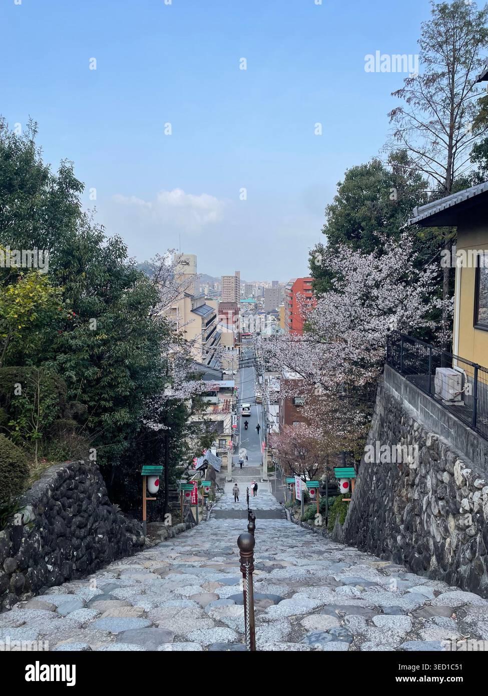 Confine tra città e città a Matsuyama, Giappone - Immagine stock catturata con smartphone