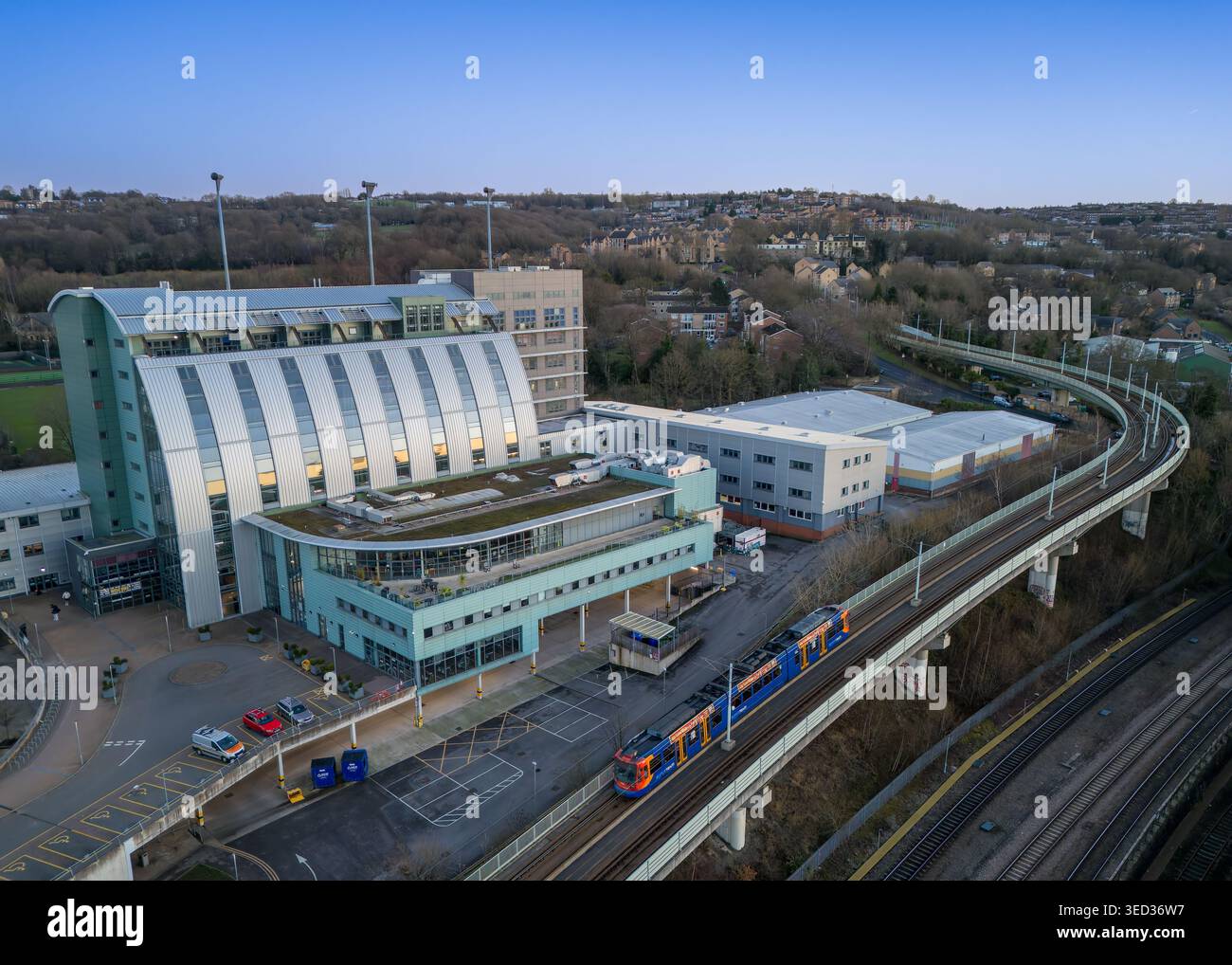 Centro città di Sheffield, South Yorkshire, Inghilterra, veduta aerea che mostra il distretto commerciale, l'architettura moderna e gli edifici della città Foto Stock