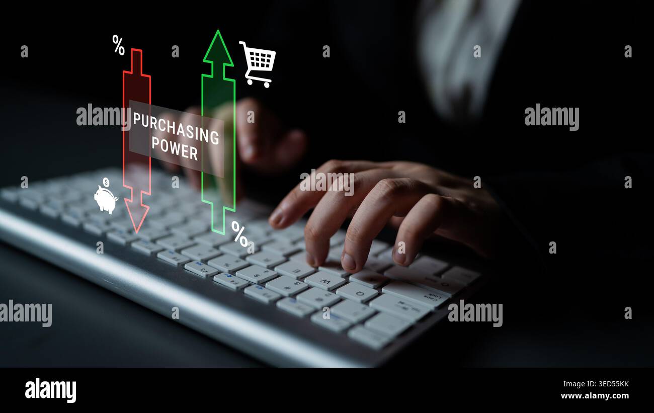 Digitazione manuale sulla tastiera con indicatori grafici del potere d'acquisto e del carrello che illustrano il comportamento dei consumatori online e le tendenze del mercato Foto Stock