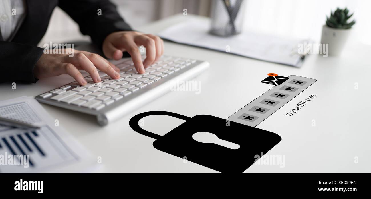 Un ambiente professionale in cui un uomo d'affari immette una password su una tastiera, sottolineando l'importanza della sicurezza nell'accesso al digitale sensibile Foto Stock